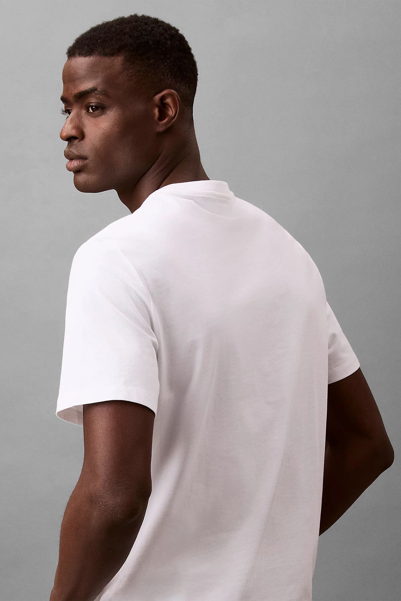 Футболка SS SMOOTH CTTN SOLID CREWNK TEECalvin Klein Jeans Футболка SS SMOOTH CTTN SOLID CREWNK TEE 4