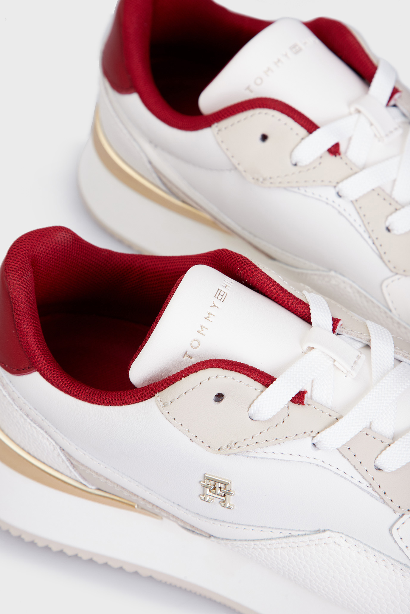 Женские кожаные кроссовки CHIC CHUNKY RUNNER 2