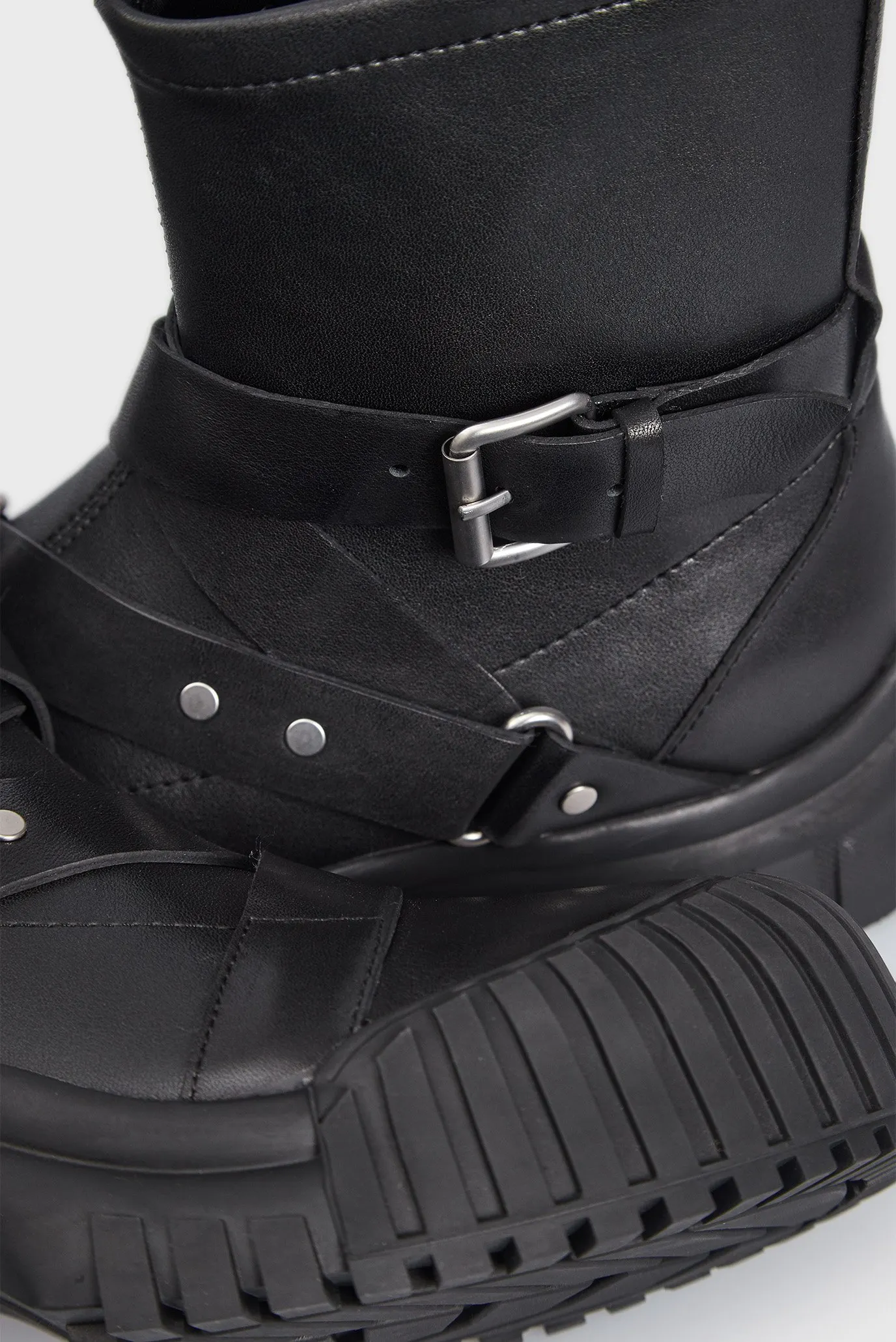 Женские черные кожаные полусапоги Monarda 3