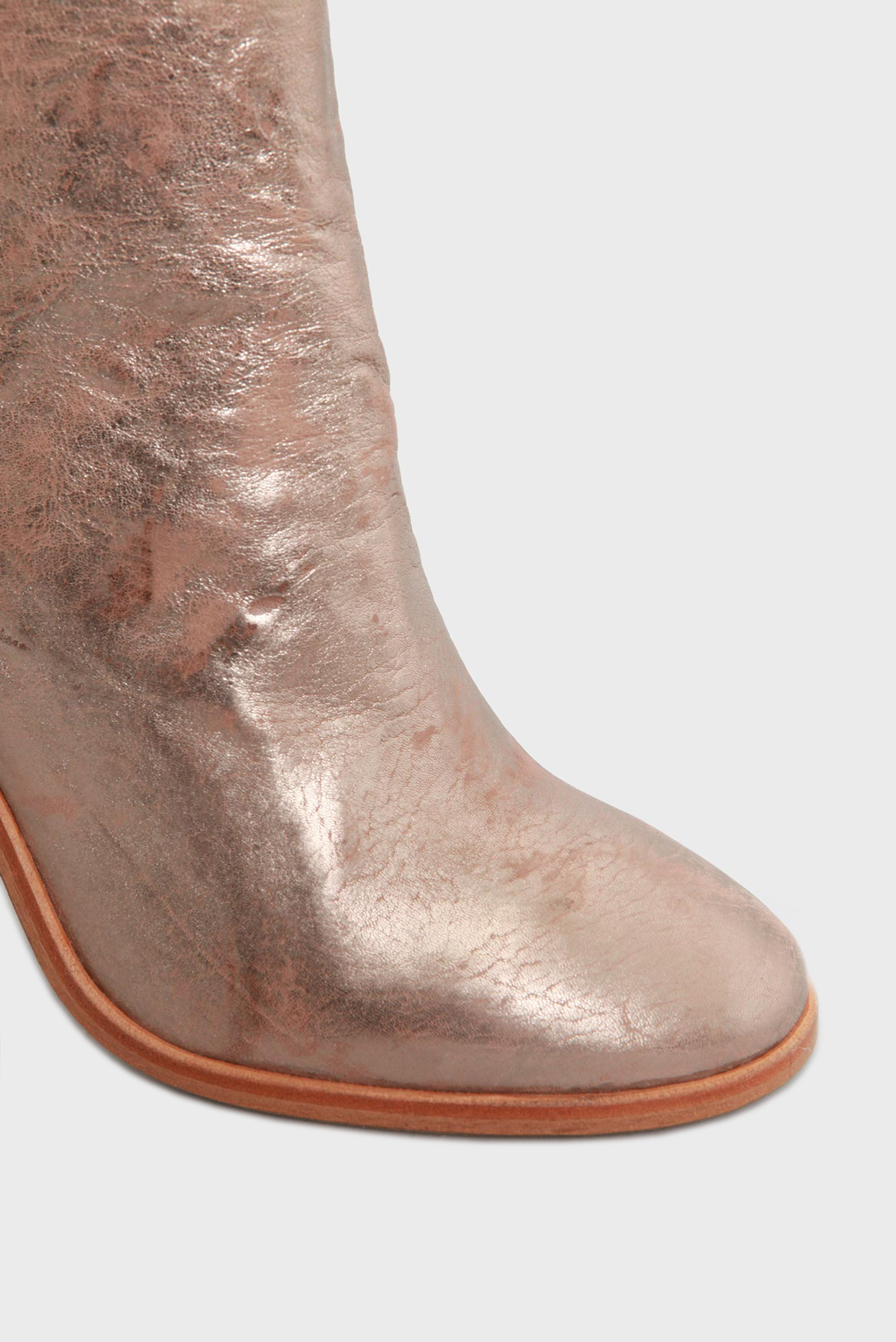 Женские золотистые кожаные ботильоны 9