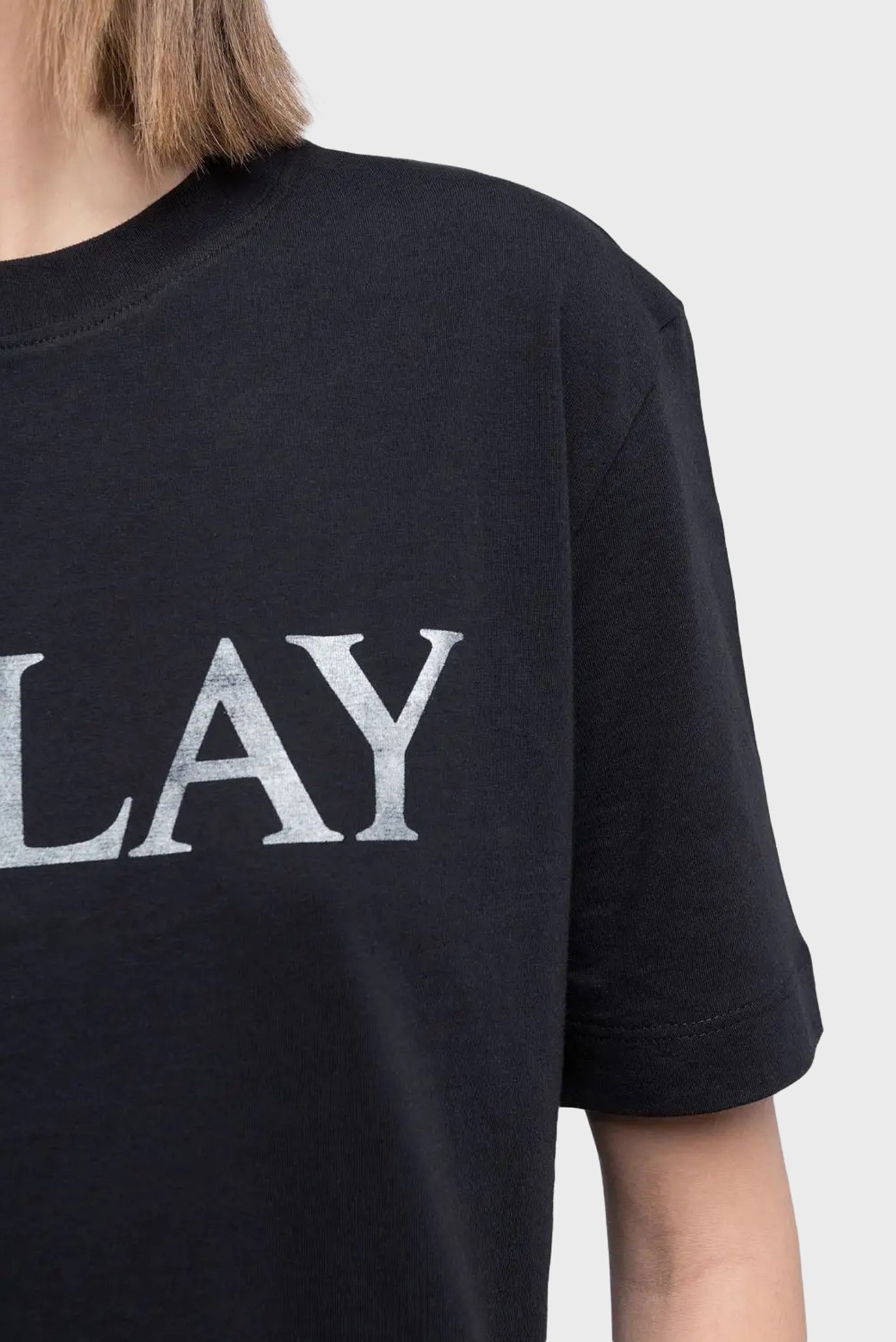 Женская черная футболка 6