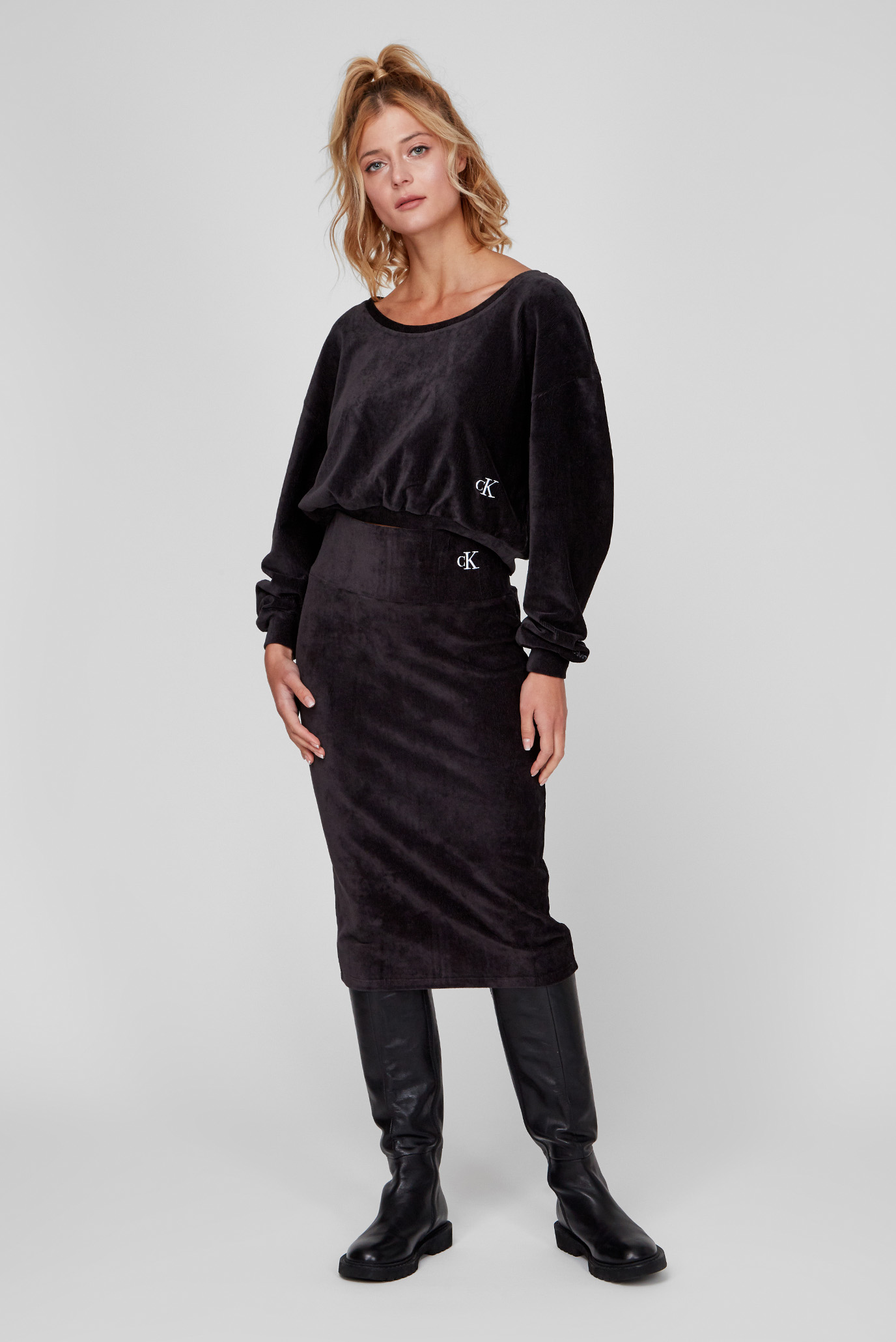 Женский черный вельветовый свитшот 2