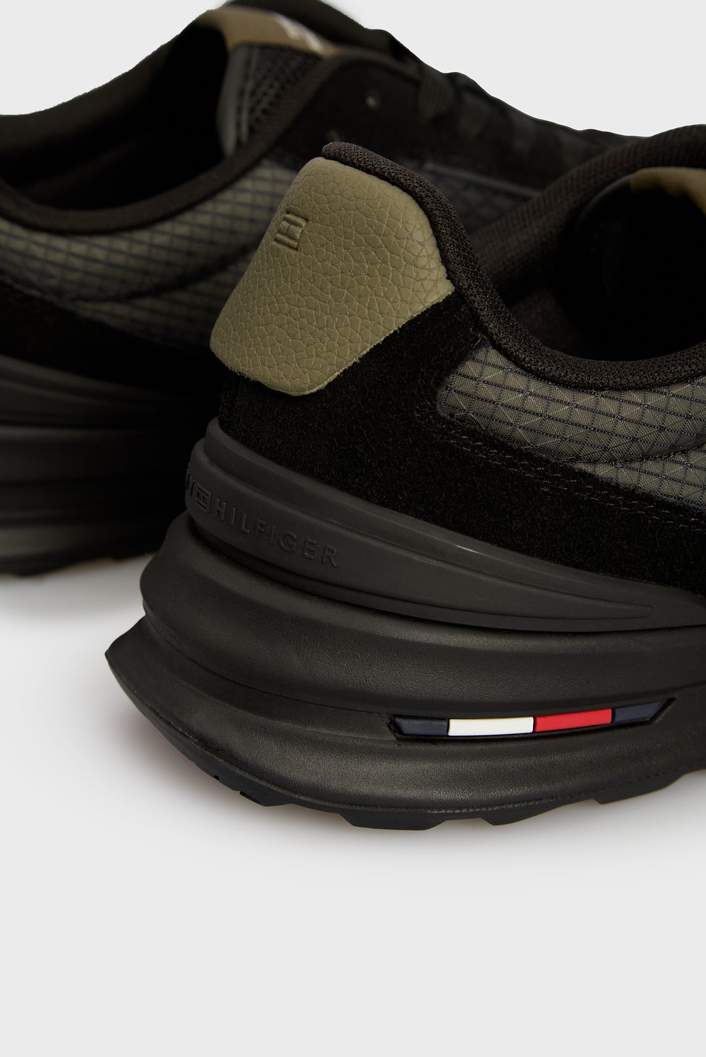 Мужские черные кроссовки RETRO RUNNER  SEASONAL 2