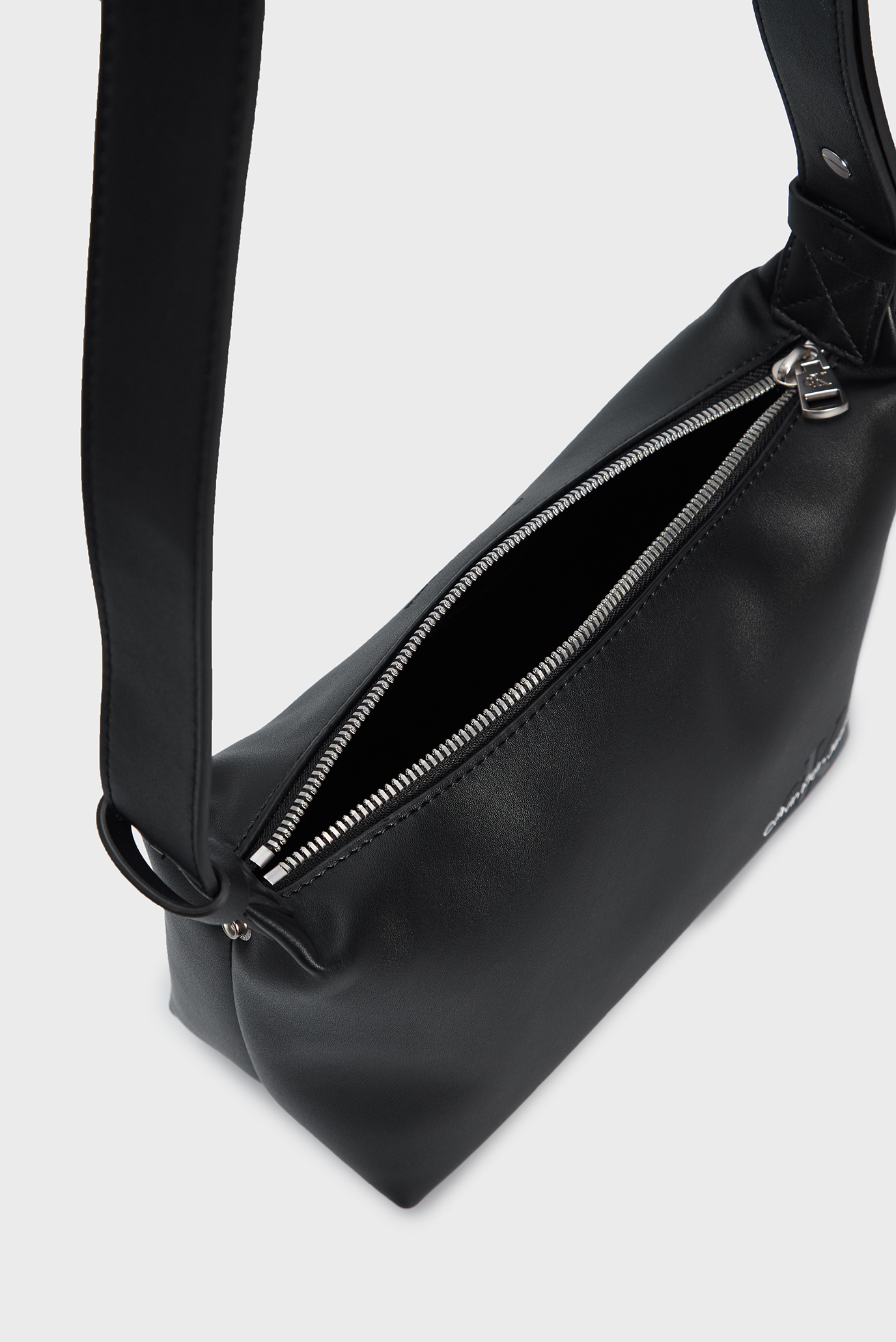 Женская черная сумка SCULPTED ROUNDED Calvin Klein Jeans Женская черная сумка SCULPTED ROUNDED 9