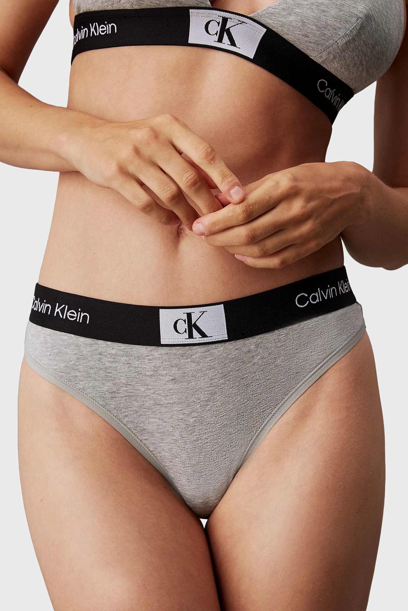 Женские серые трусикиCalvin Klein Женские серые трусики 2