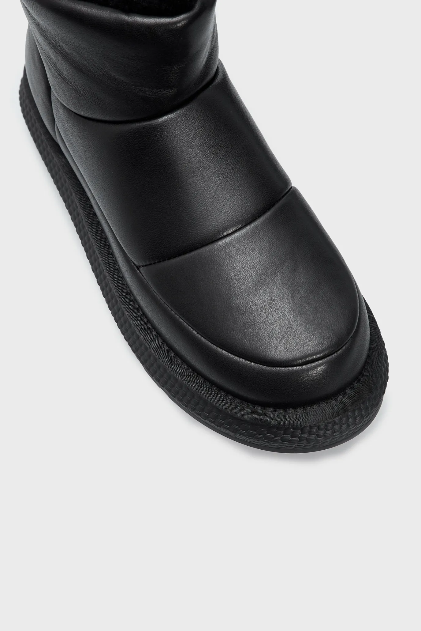 Женские черные кожаные угги Dilara 10