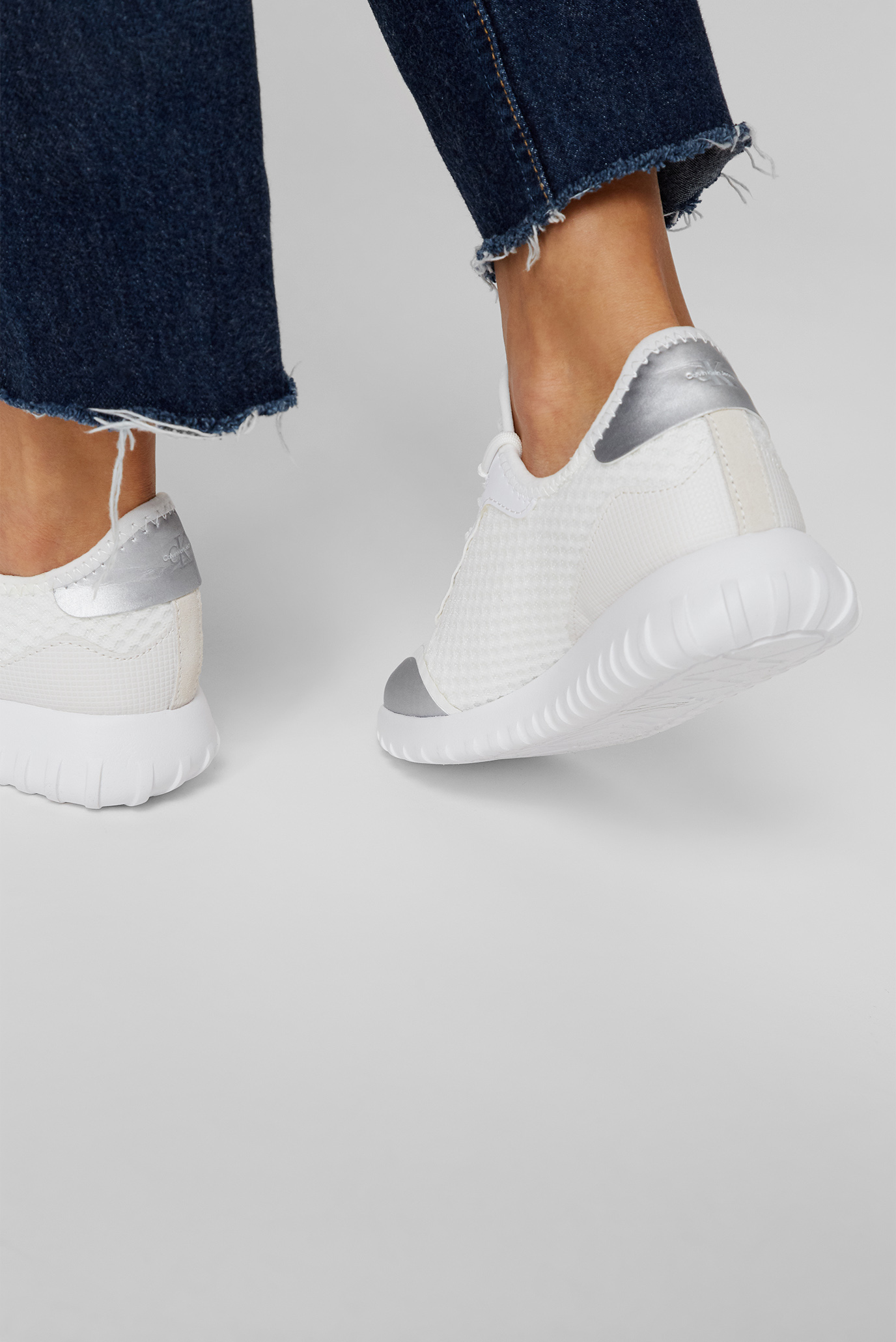 Женские белые кроссовки 12