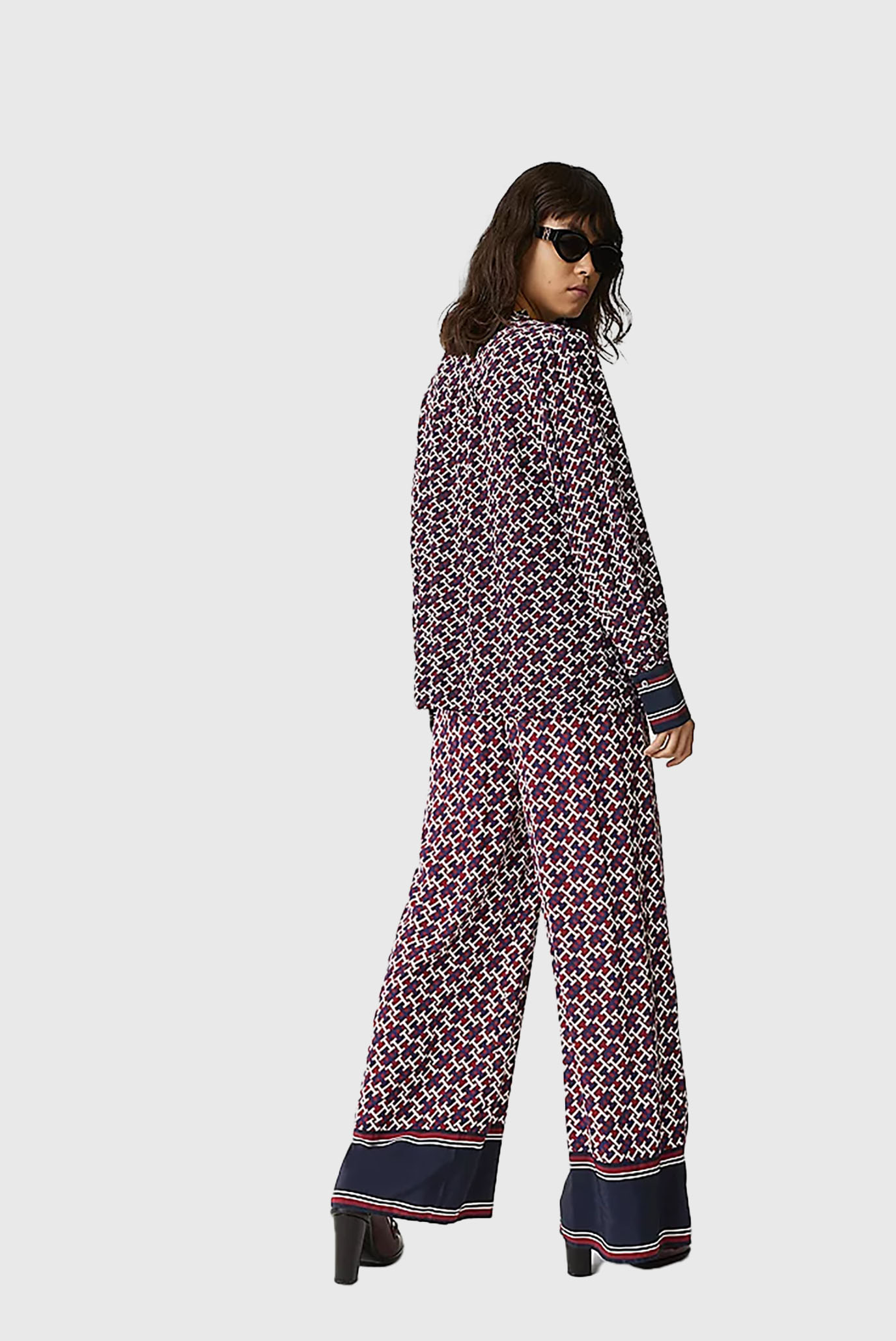 Блузка VIS MONOGRAM FRILL BLOUSE LS 3