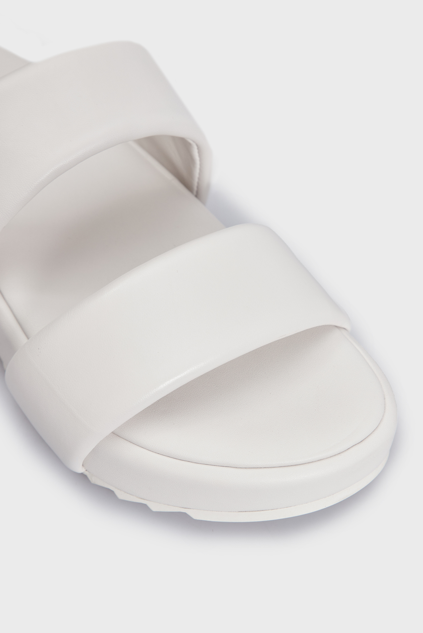 Женские белые кожаные слайдеры Cody 9