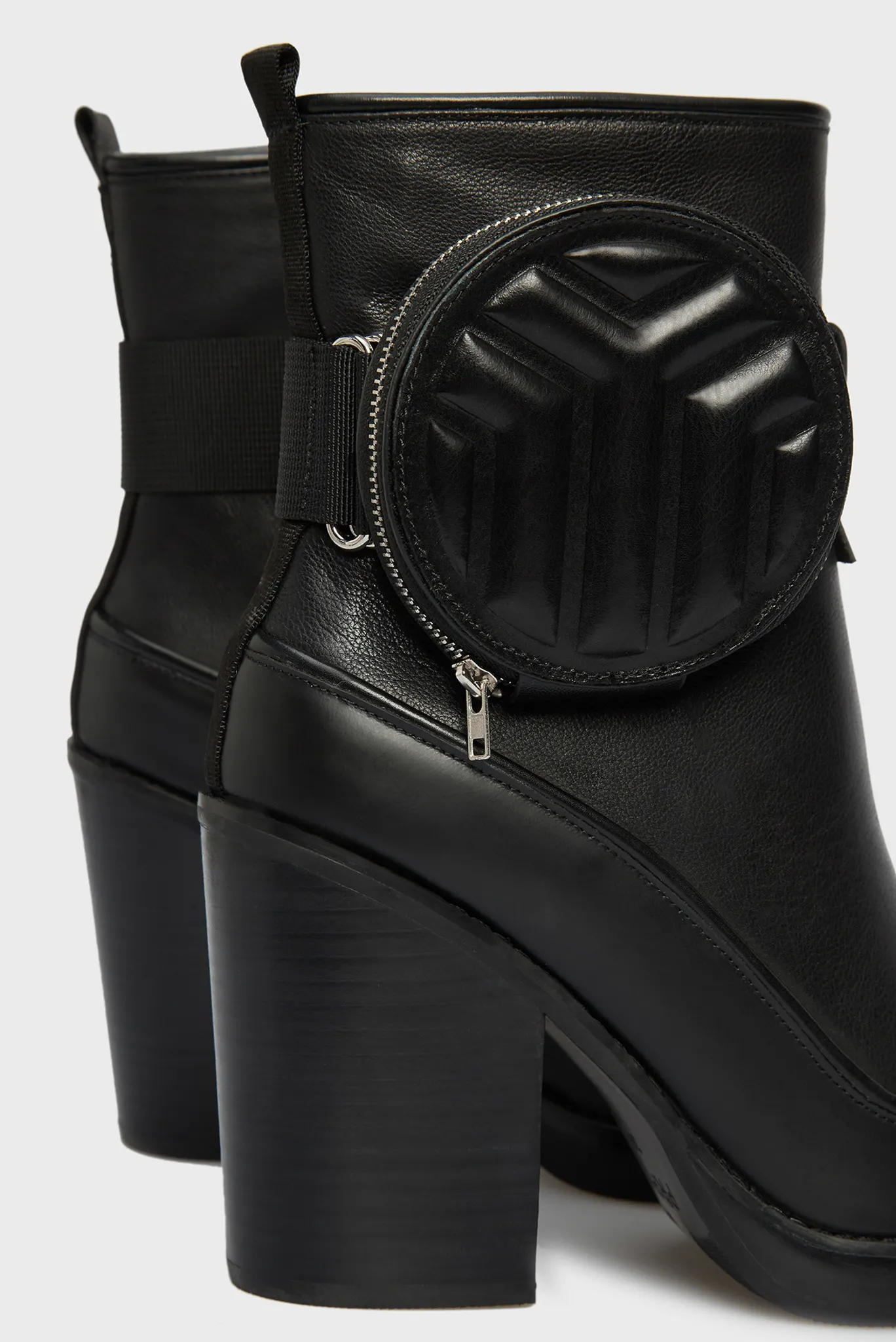 Женские черные кожаные ботильоны Chara 2
