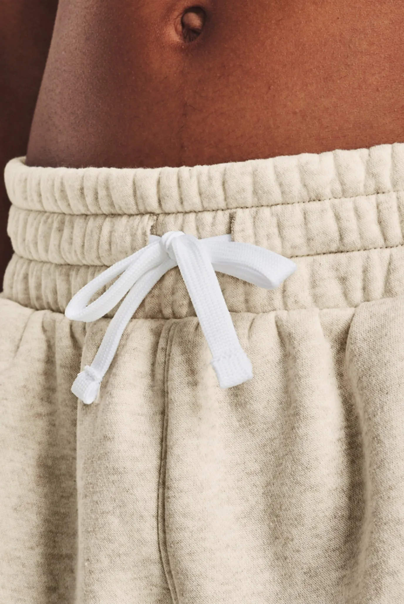 Женские бежевые шорты Rival Fleece Short 4