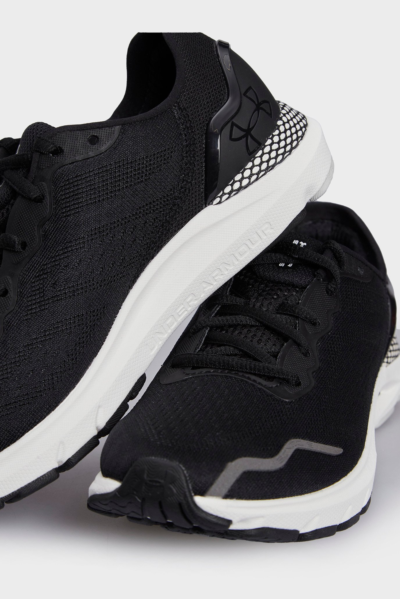 Женские черные кроссовки UA W HOVR Sonic 6Under Armour Женские черные кроссовки UA W HOVR Sonic 6 2