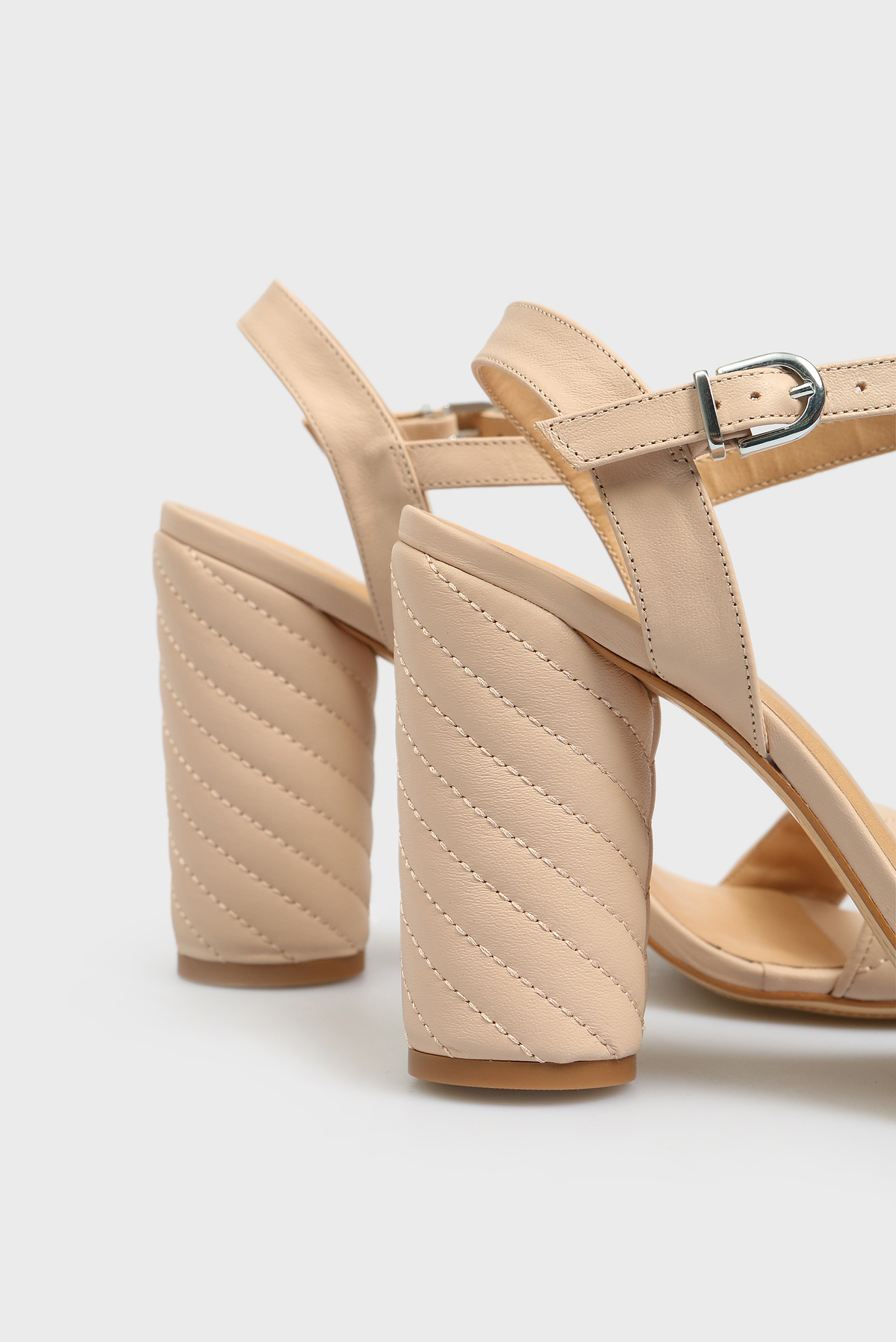 Бежевые босоножки 10