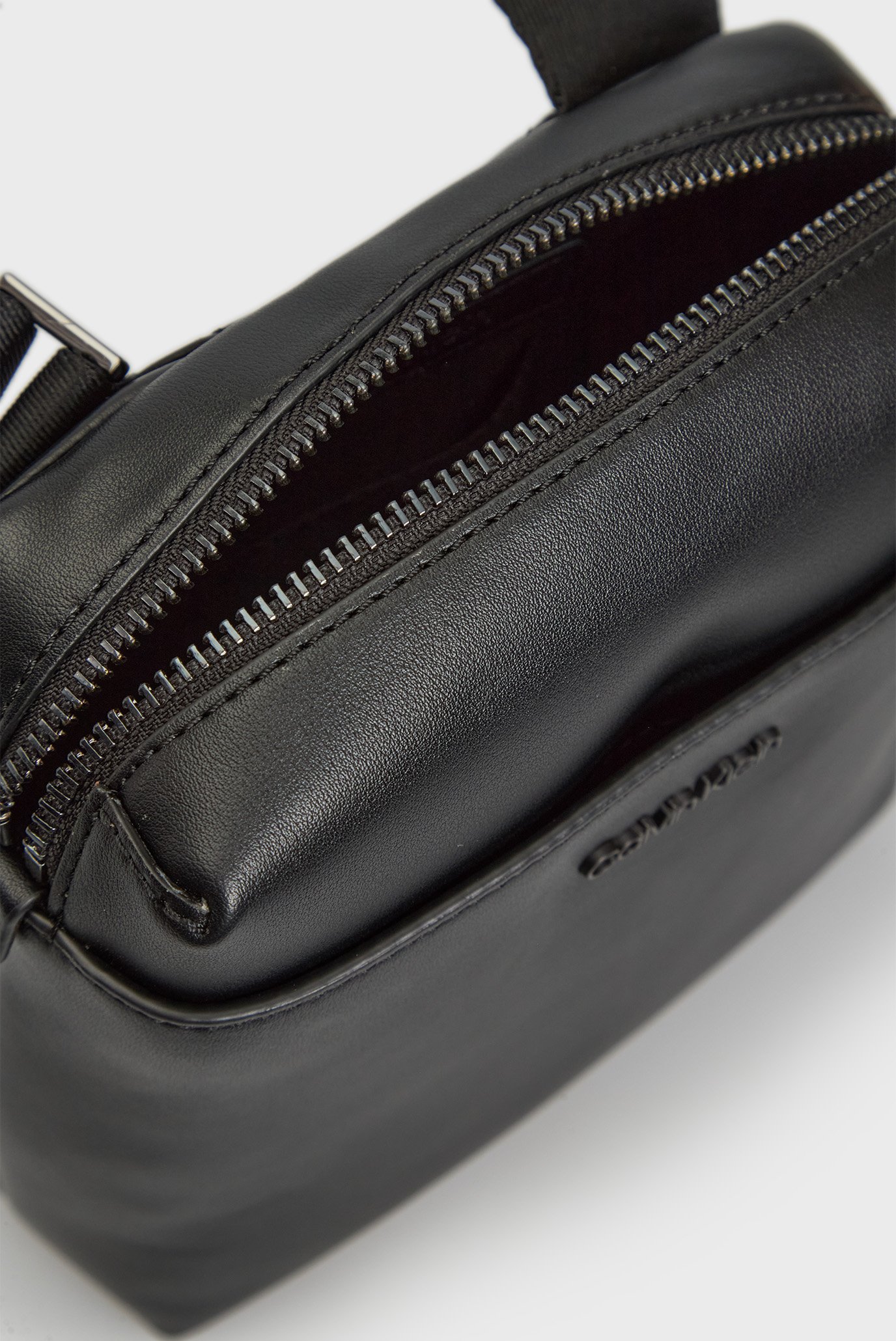 Мужская черная сумка CLEAN ESSENTIAL CUBE REPORTER 6