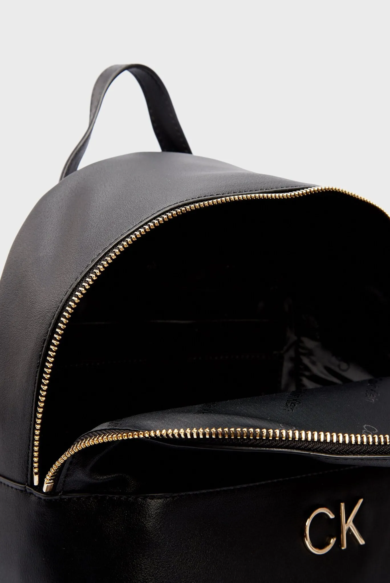 Женский черный рюкзак 2