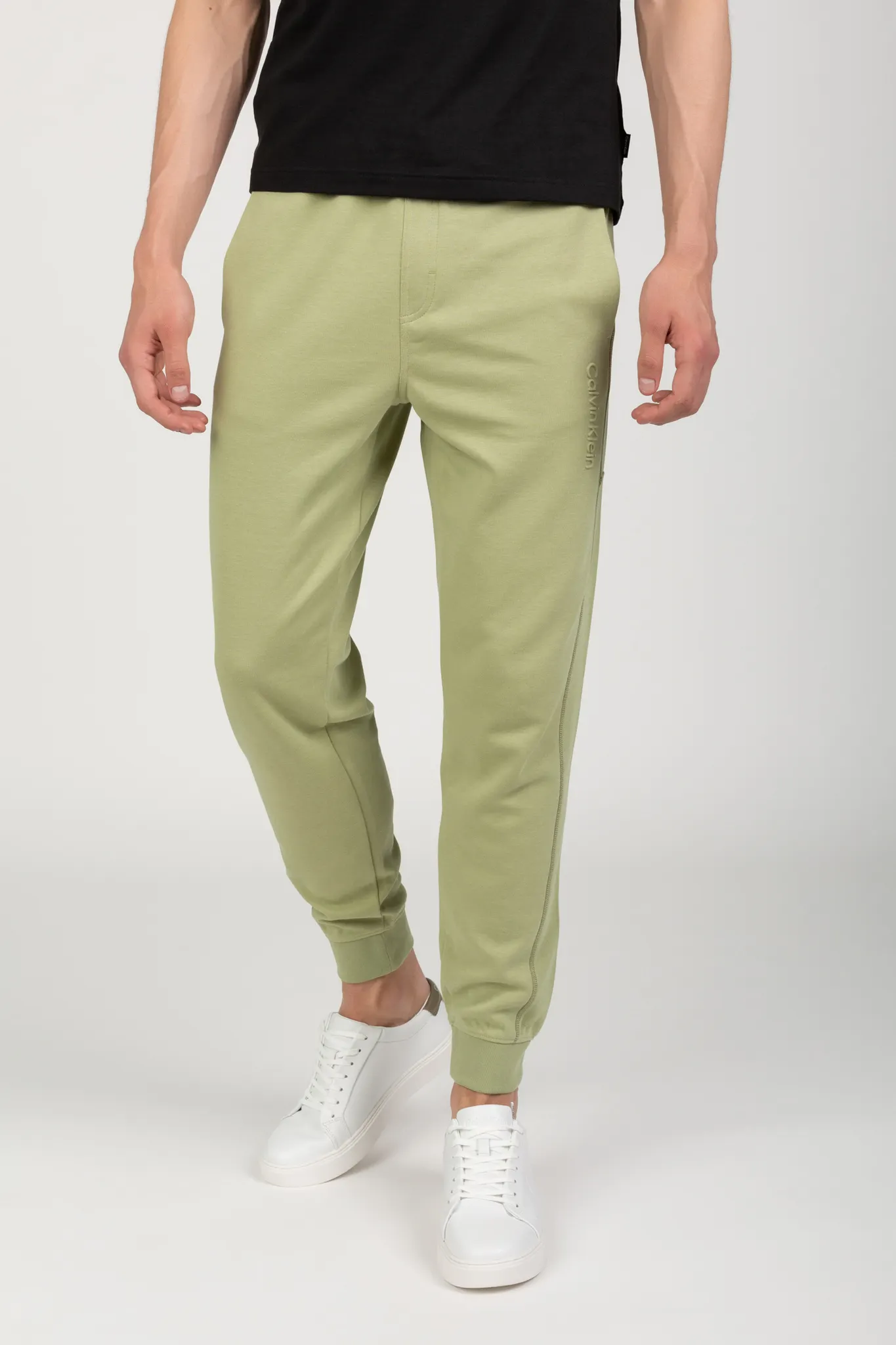 Штаны спортивные EMBOSSED LOGO COMFORT SWEATPANTS 1