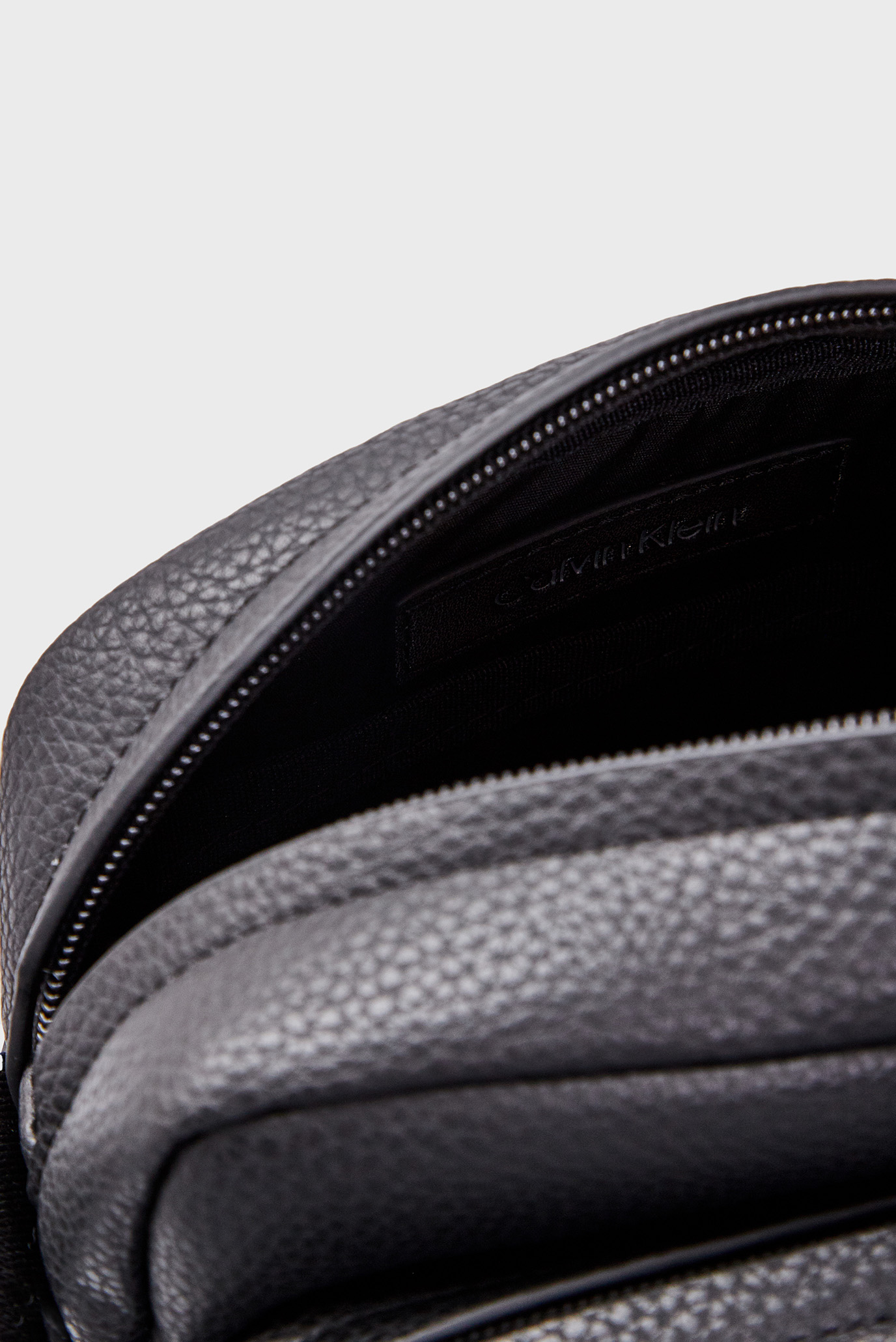 Мужская черная сумка CK MUST REPORTER 6