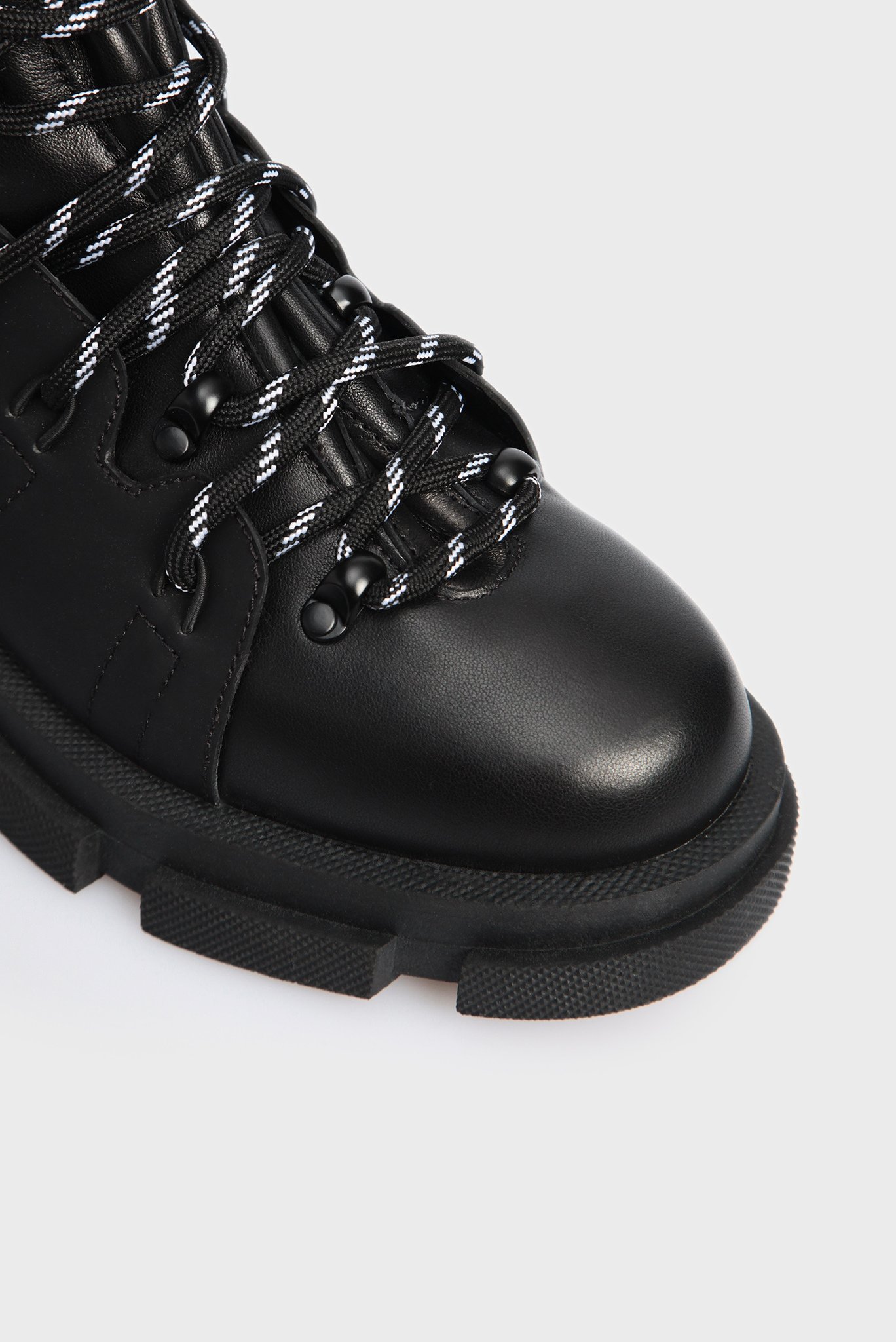 Женские черные кожаные ботинки 5