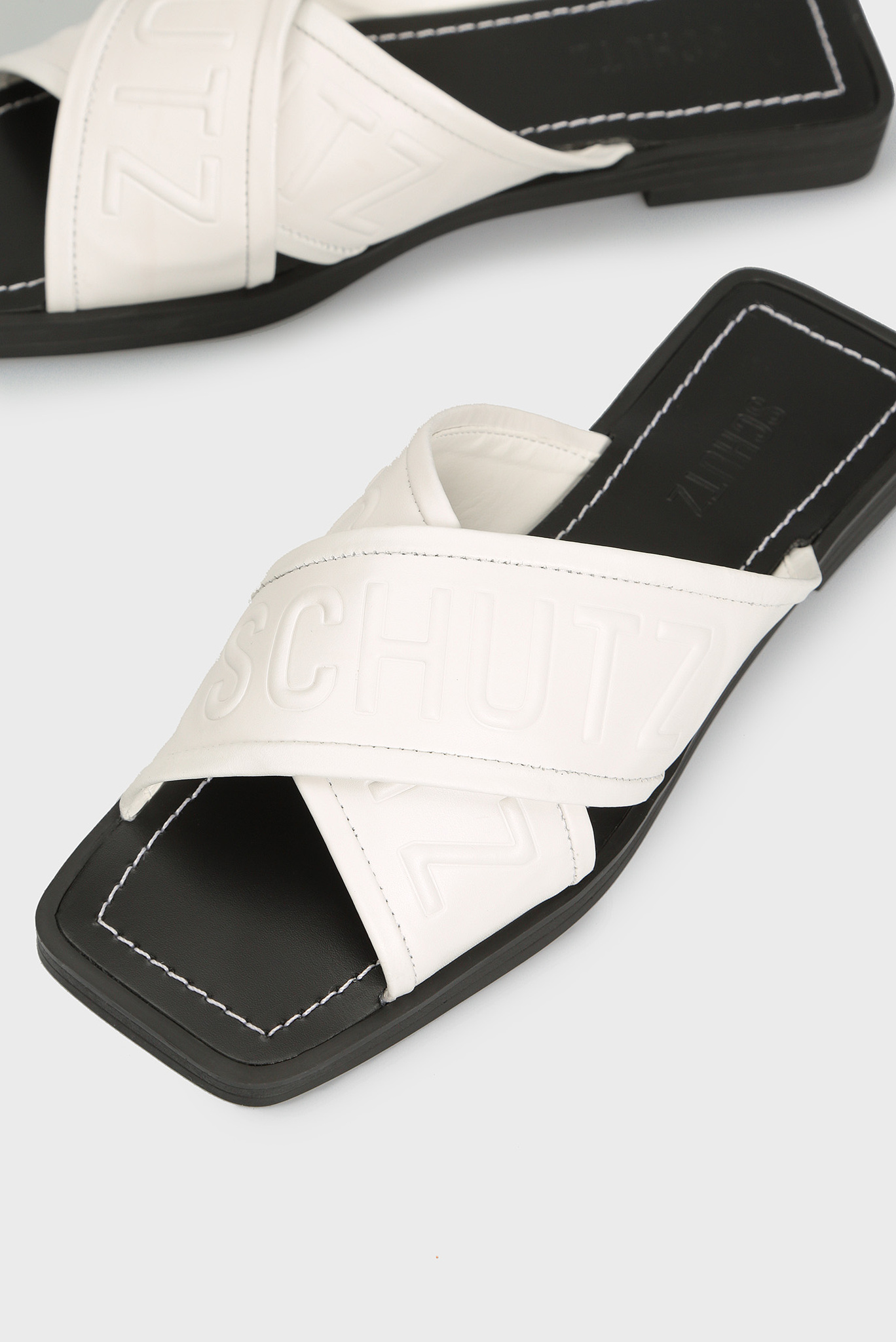 Женские белые кожаные слайдеры 2