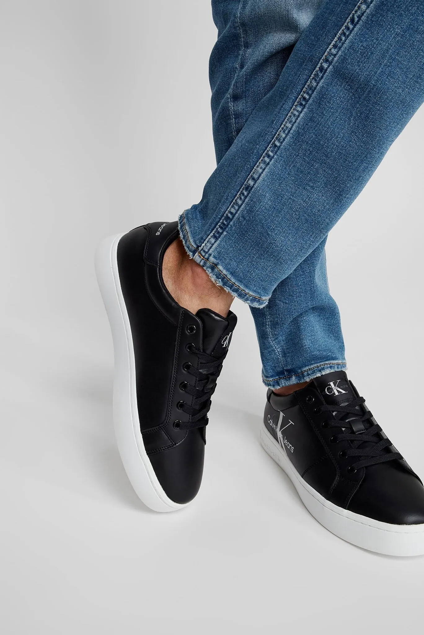 Мужские черные кожаные сникеры 2