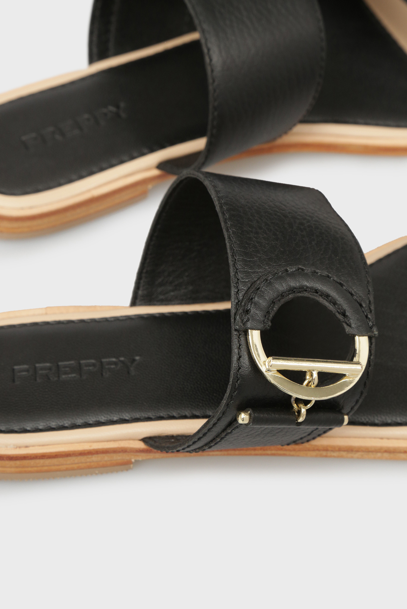 Женские черные кожаные мюли 2