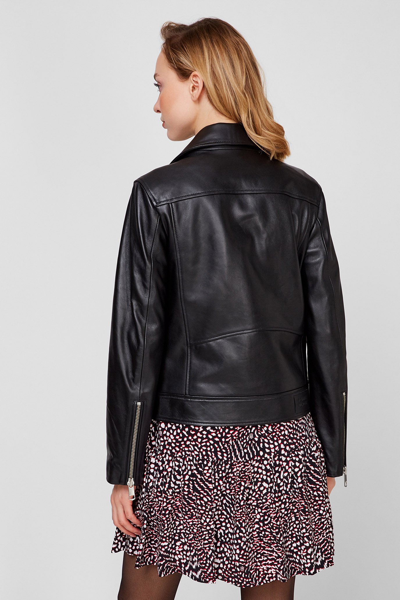 Женская черная кожаная куртка 9