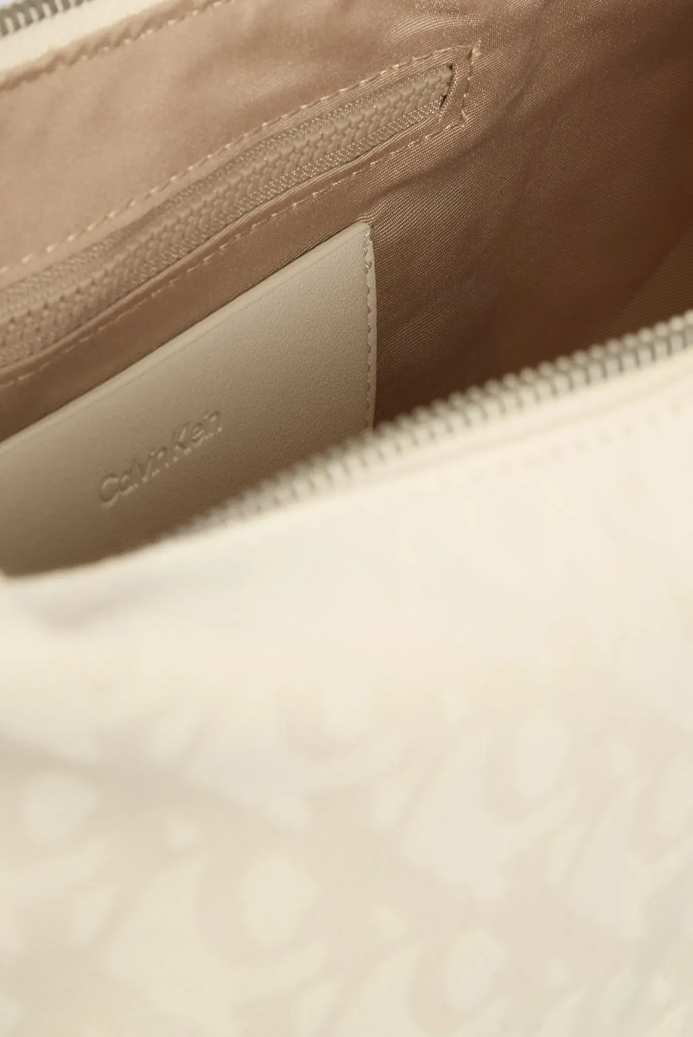 Сумка/CKJ MONOGRAM PINCHED MEDIUM SHOU 5