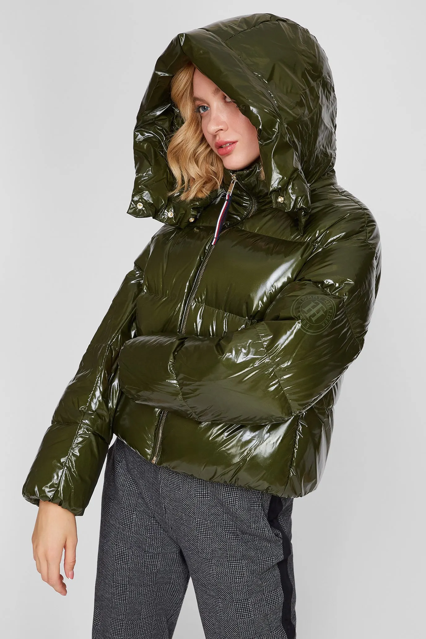 Женский зеленый пуховик GLOSSY 2