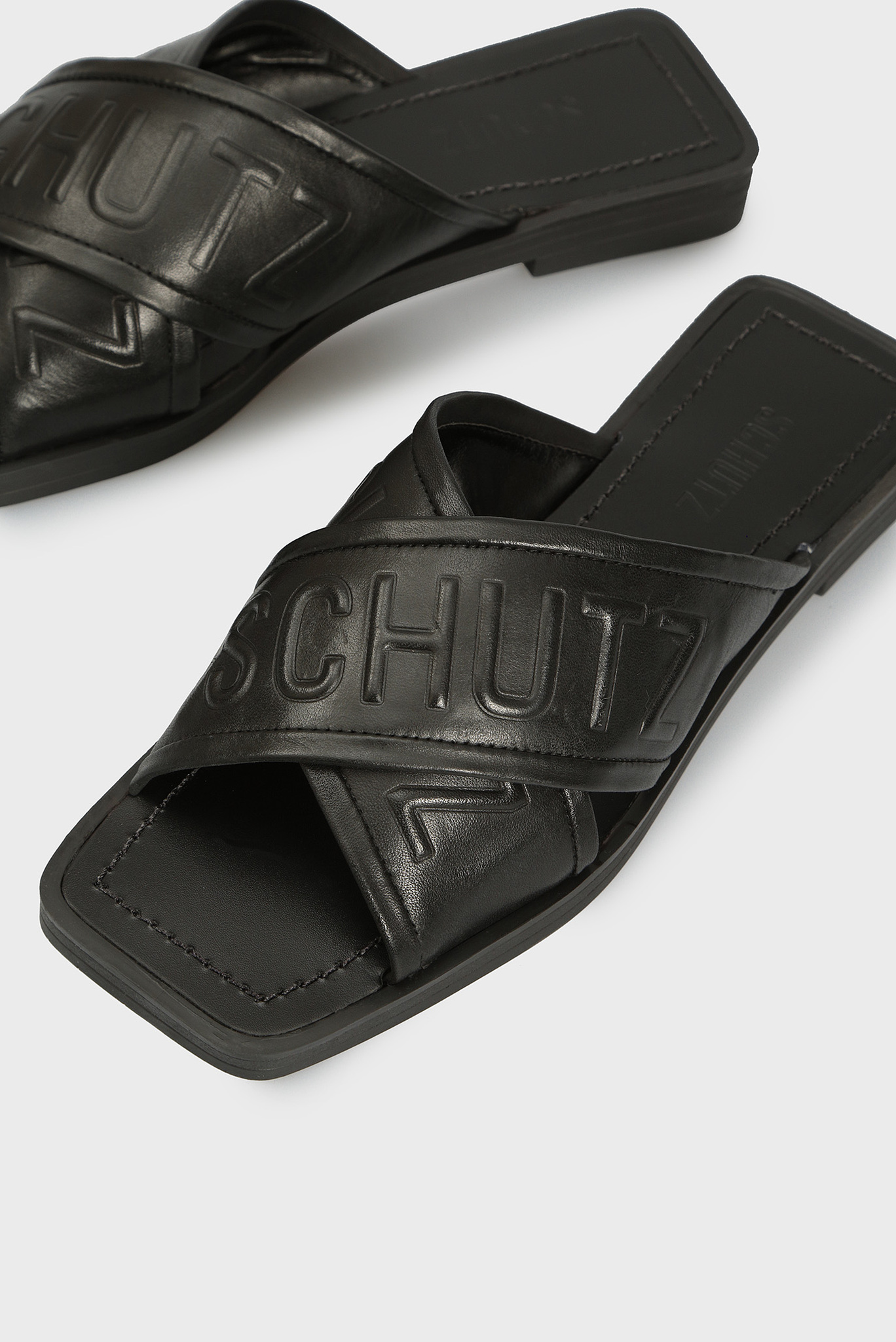 Женские черные кожаные слайдеры 2