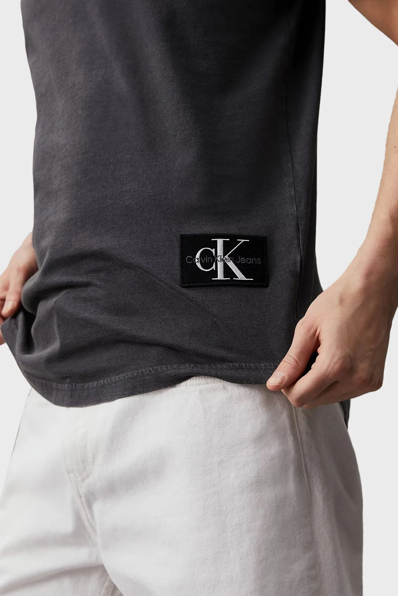 Мужская темно-серая футболка WASHED MONOLOGO BADGE TEE 5