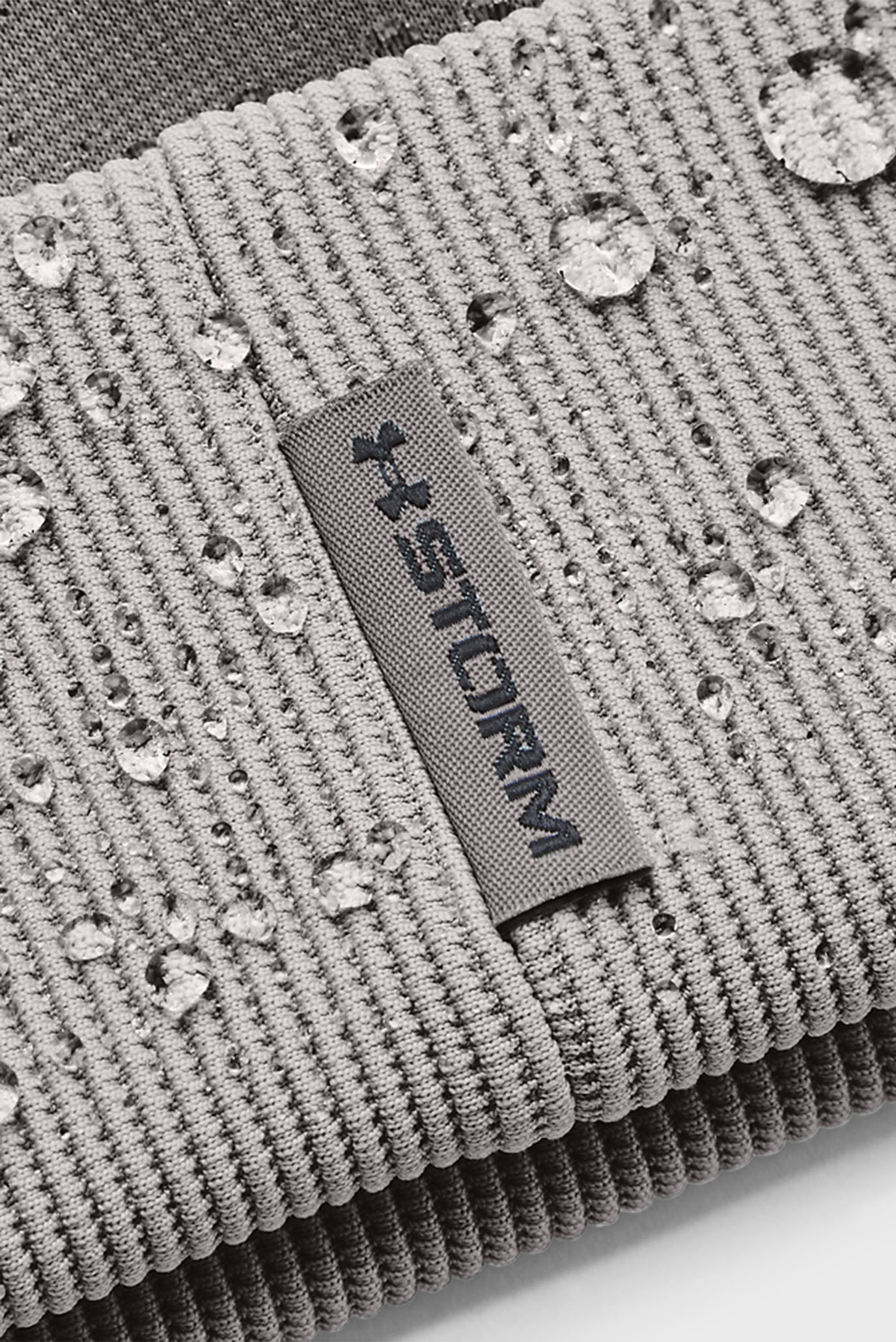 Женская серая шапка UA Storm Fleece Beanie 2