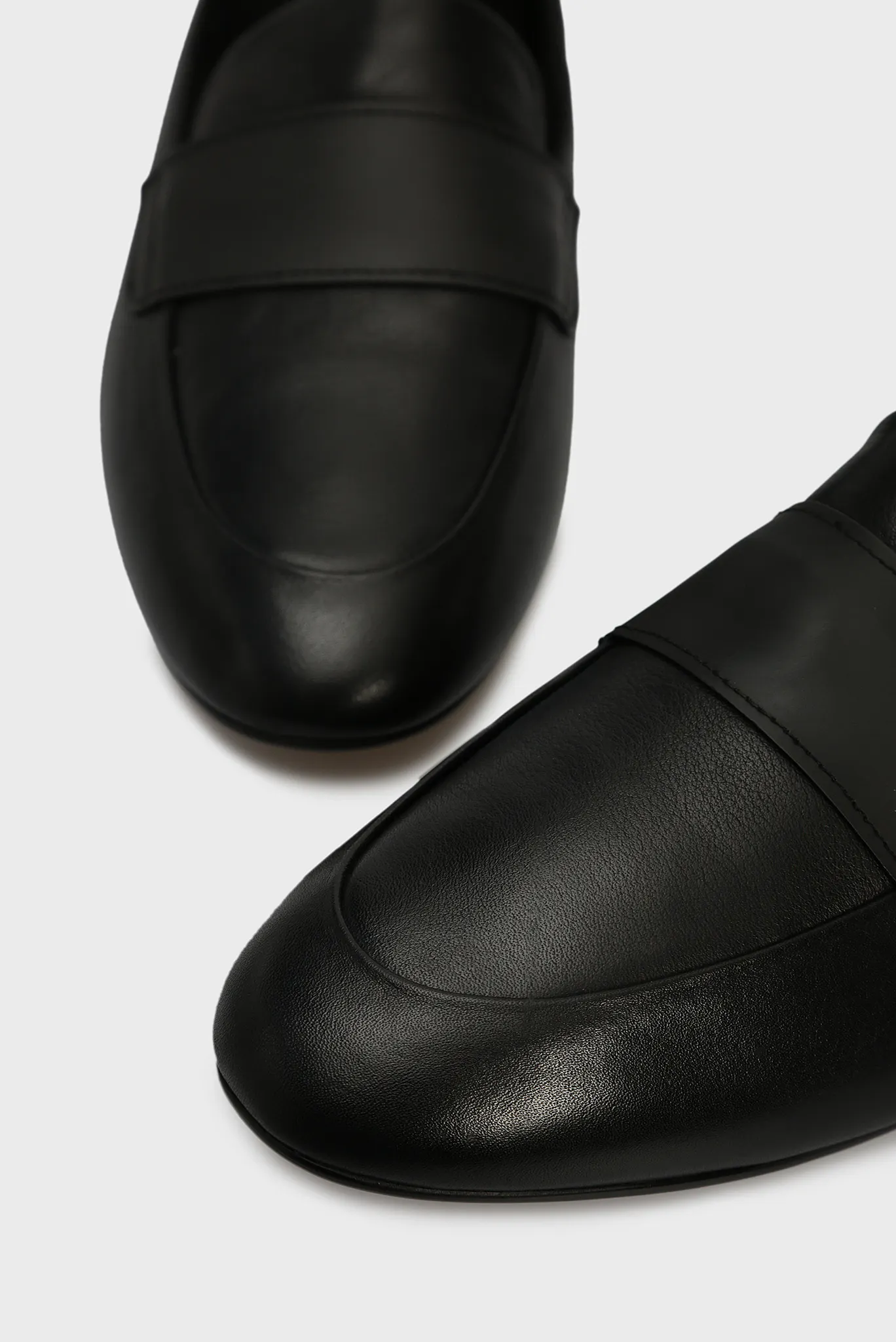 Женские черные кожаные лоферы 6