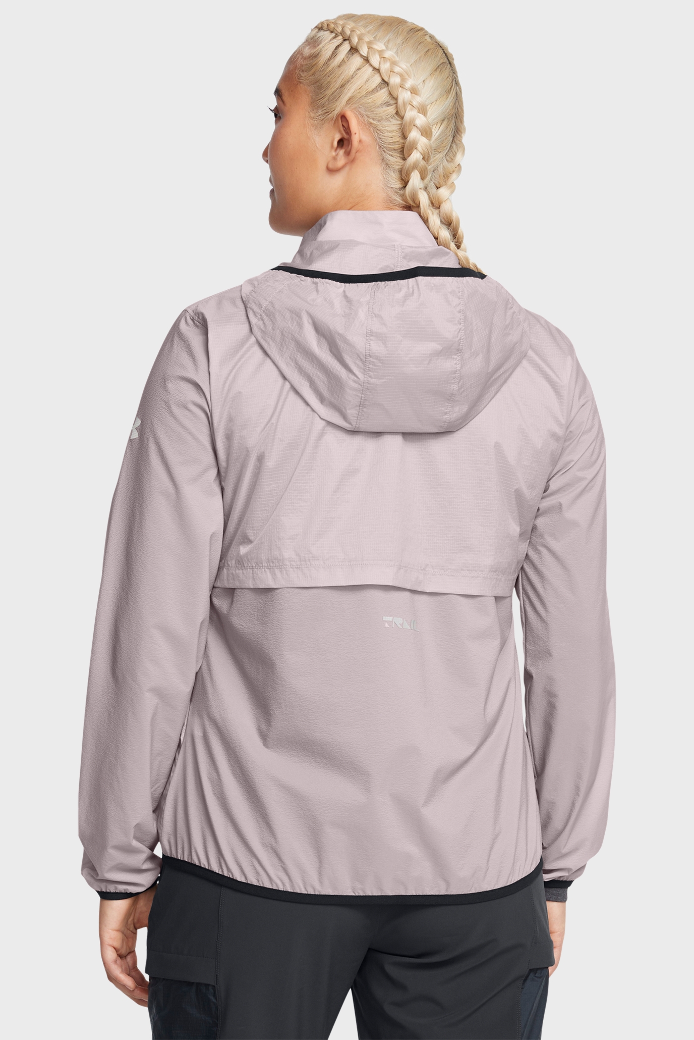 Женская серая ветровка UA Run Trail Jacket-GRY 2