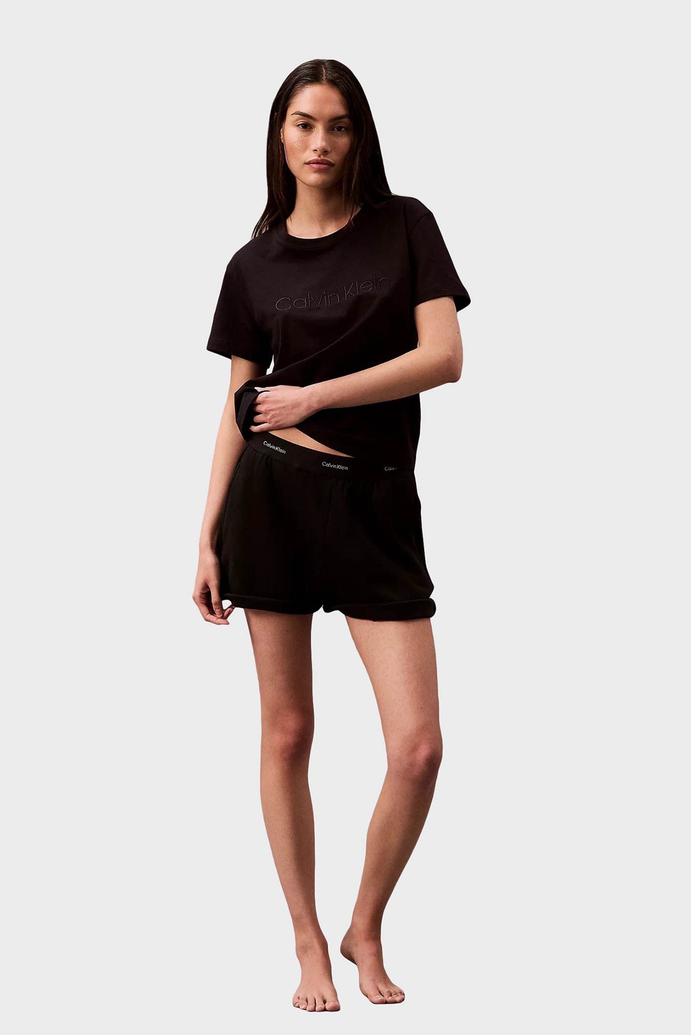 Женские черные шортыCalvin Klein Женские черные шорты 2