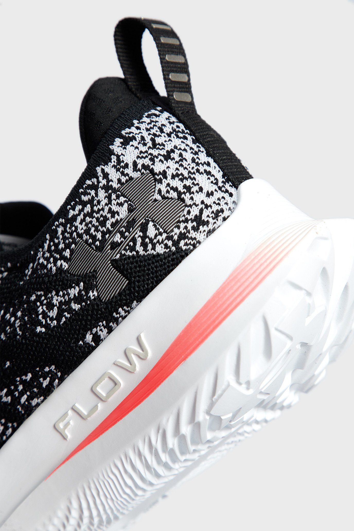 Кроссовки UA Velociti 3 2