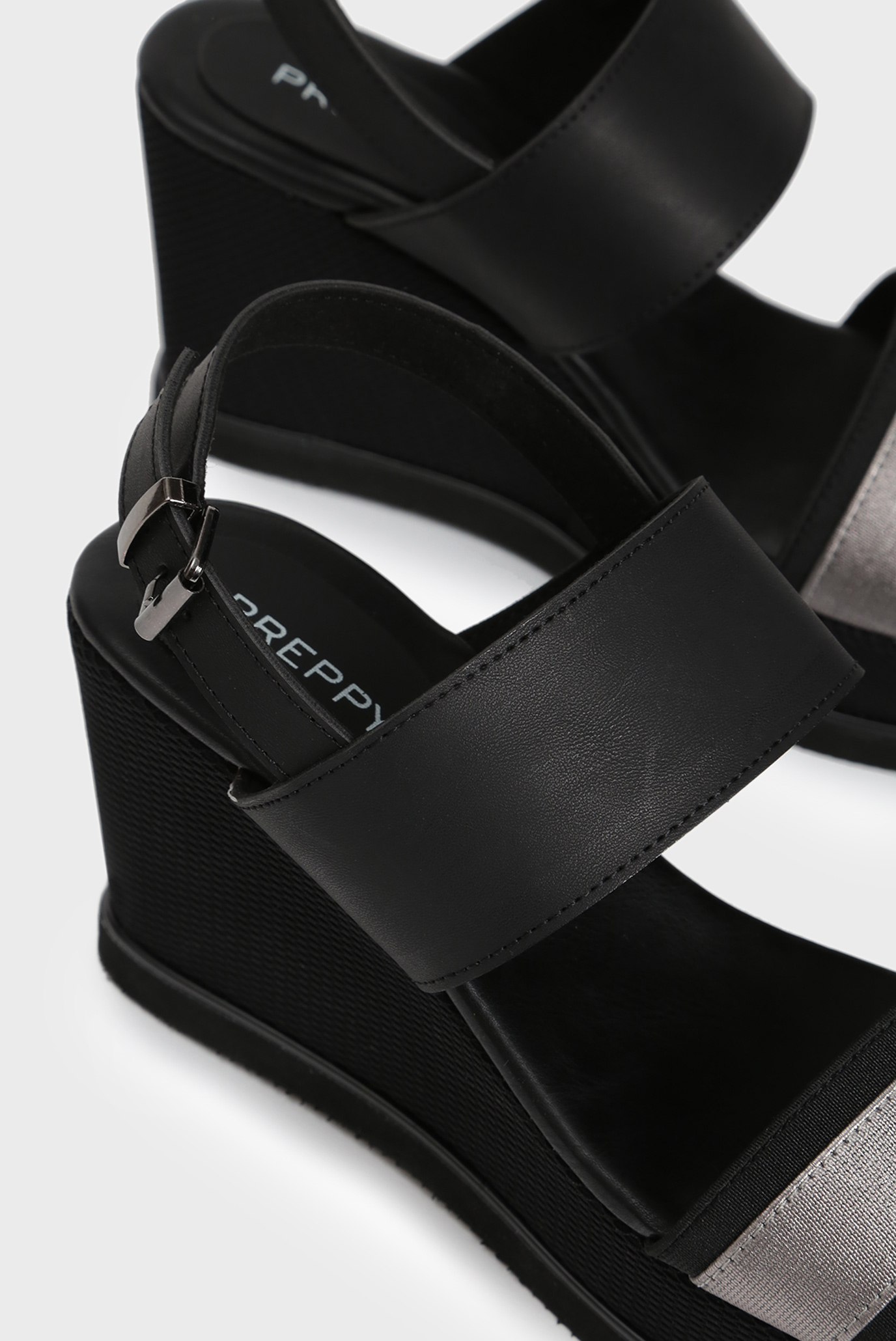 Черные босоножки 10