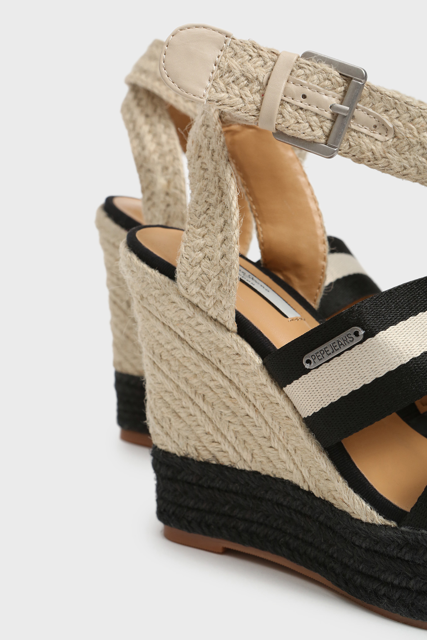 Черные босоножки 10