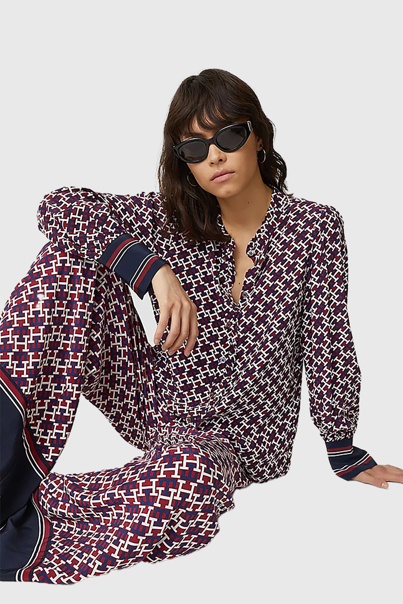 Блузка VIS MONOGRAM FRILL BLOUSE LS 4