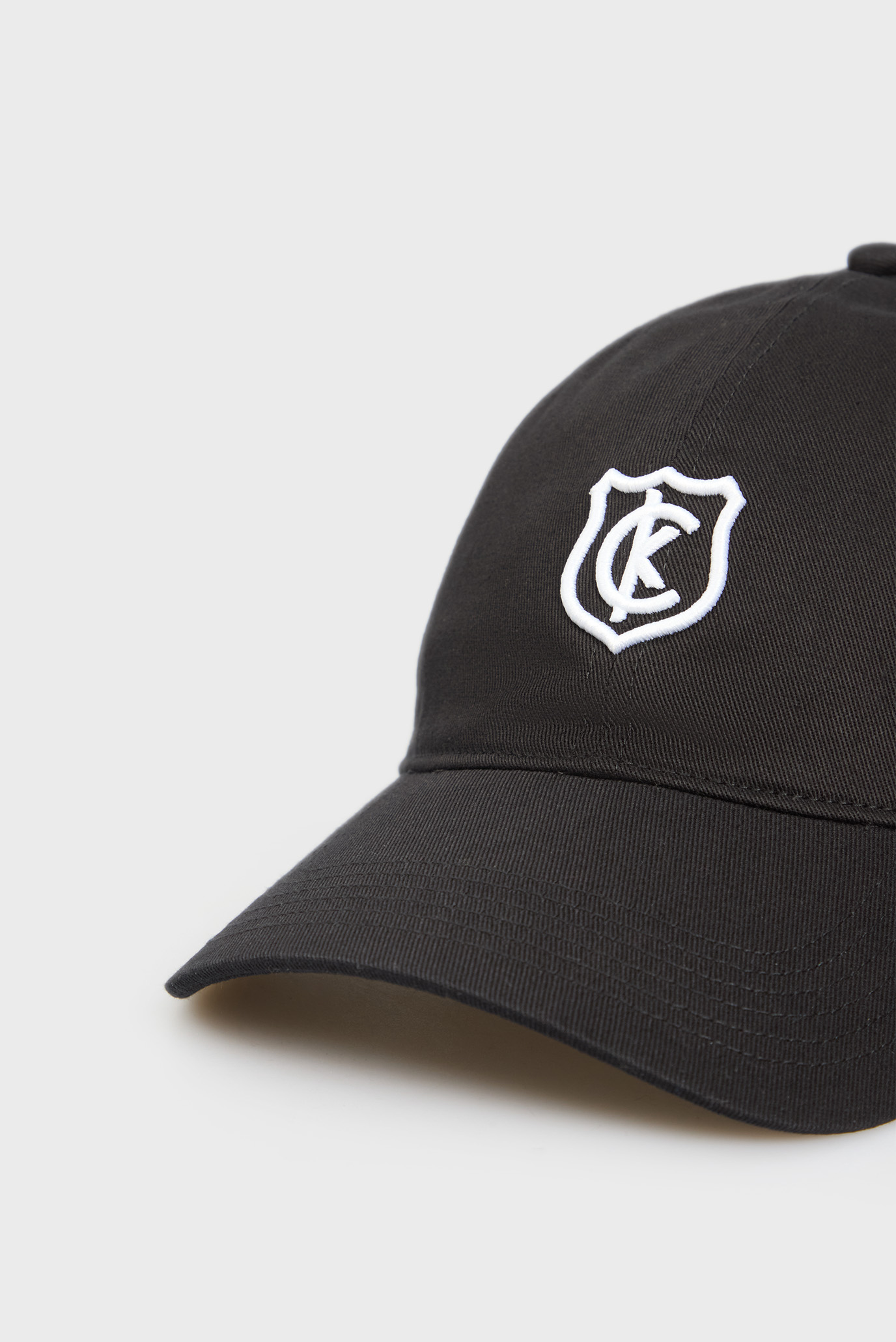 Мужская черная кепка CKJ SEASONAL EMBCalvin Klein Jeans Мужская черная кепка CKJ SEASONAL EMB 3