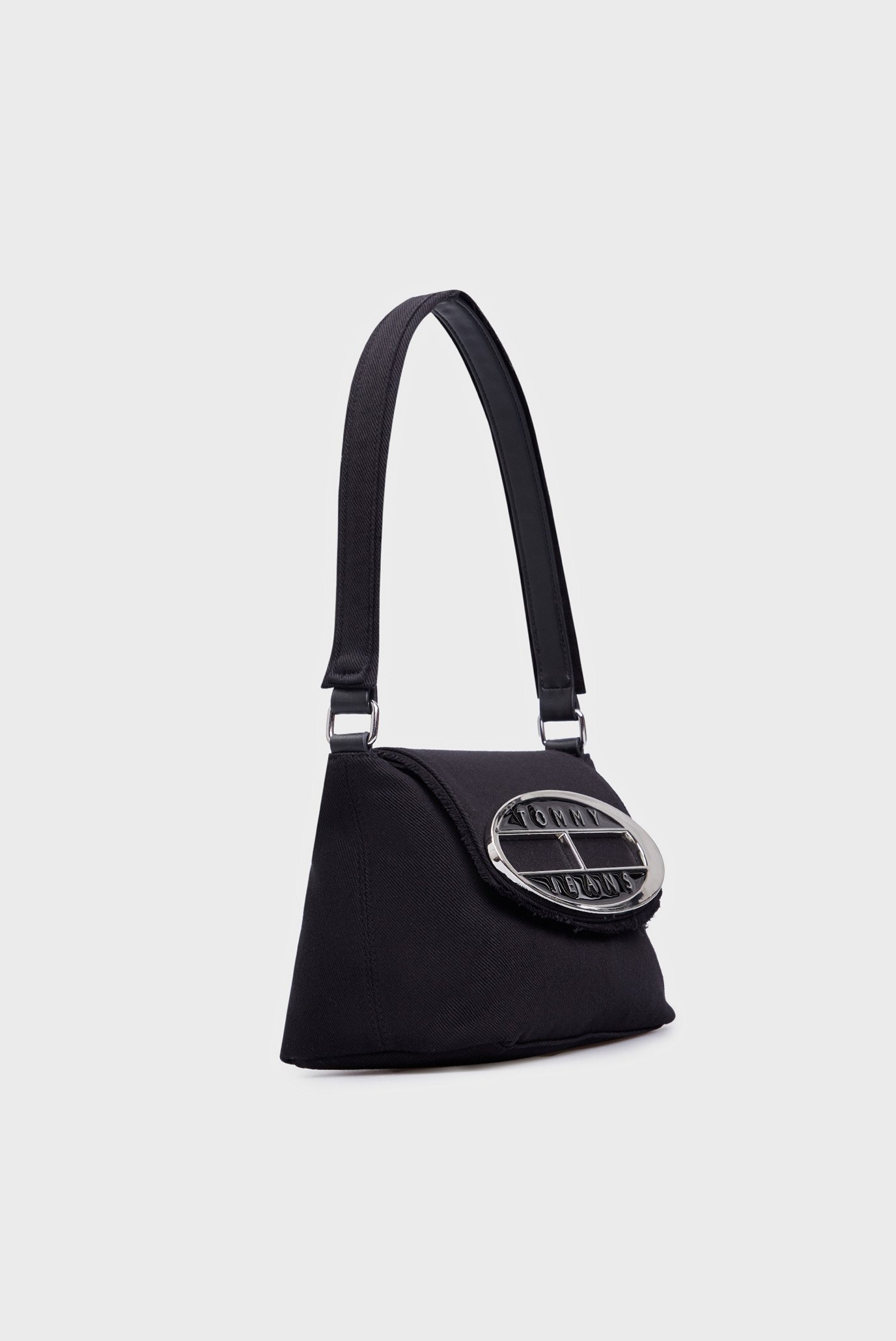 Женская черная джинсовая сумка TJW DENIM ON DENIMTommy Jeans Женская черная джинсовая сумка TJW DENIM ON DENIM 3