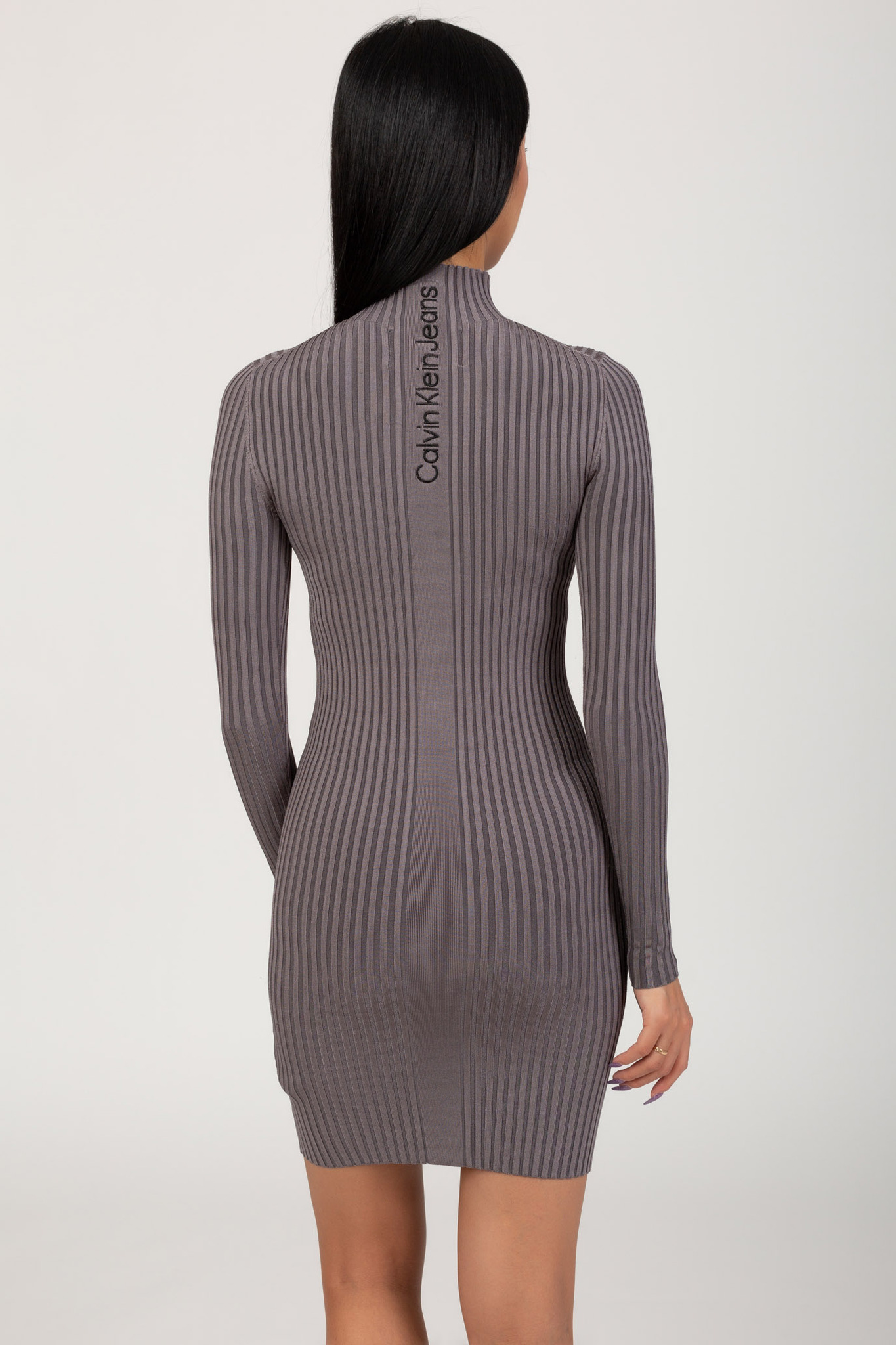 Женское серое платьеCalvin Klein Jeans Женское серое платье 2