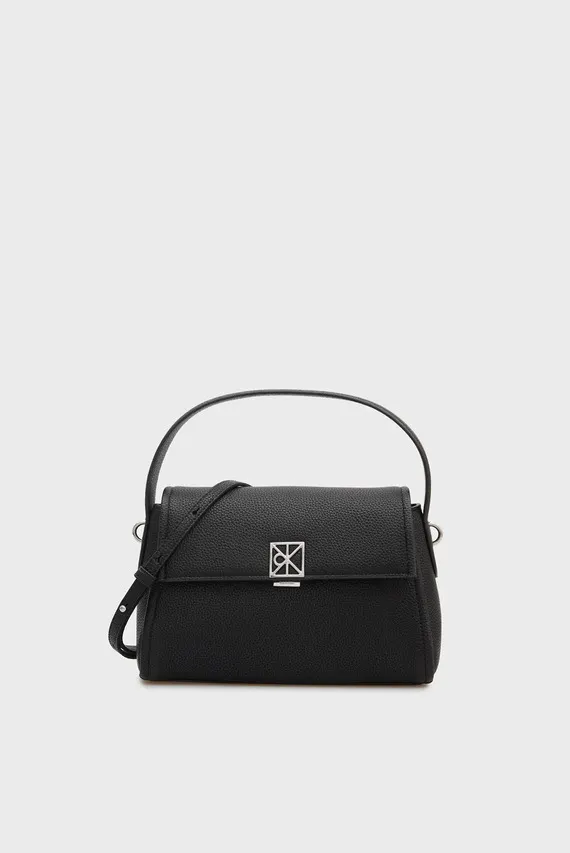 Сумка EMBLEM HW PEBBLE SHOULDER BAG 25 Calvin Klein