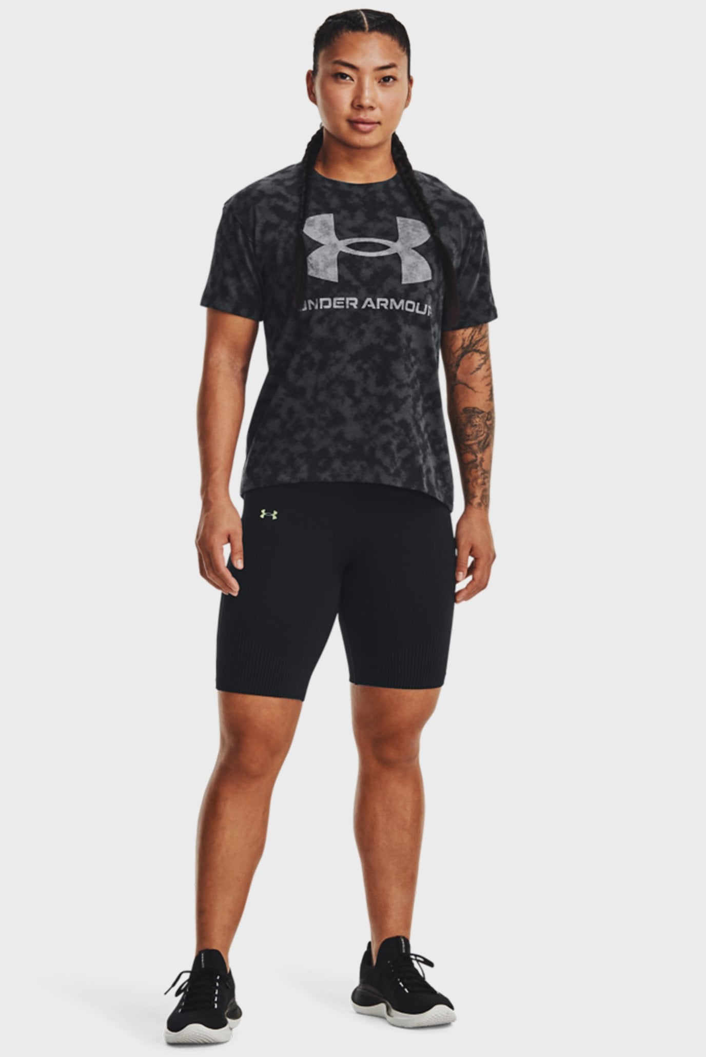 Женская черная футболка UA LOGO AOP HEAVYWEIGHT SS 2