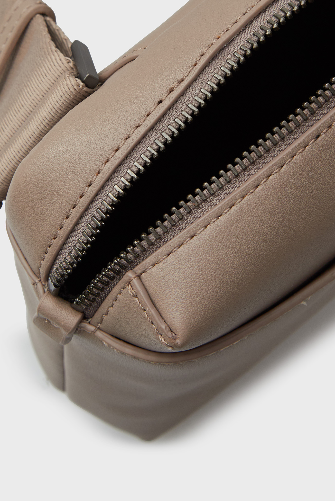 Мужская бежевая сумка CLEAN ESSENTIAL CUBE REPORTER 6