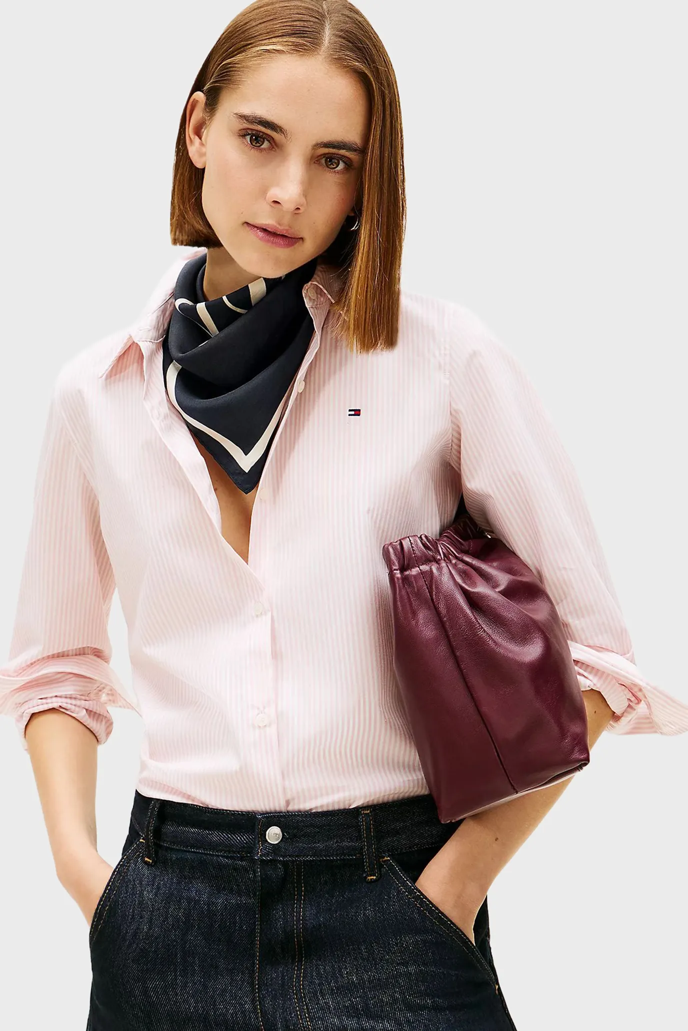 Шарф TOMMY SCRIPT SILK SCARF 2