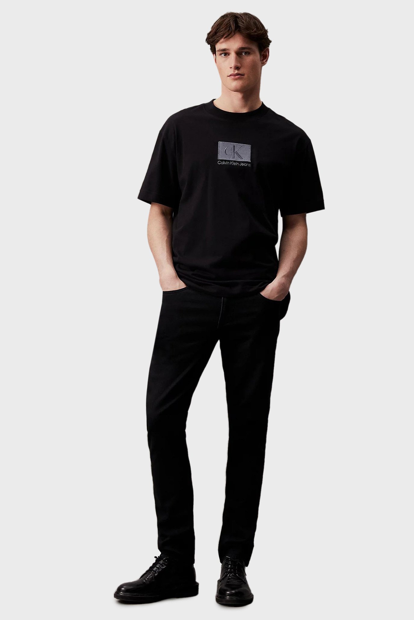 Мужская черная футболка EMBROIDERY PATCH TEECalvin Klein Jeans Мужская черная футболка EMBROIDERY PATCH TEE 2