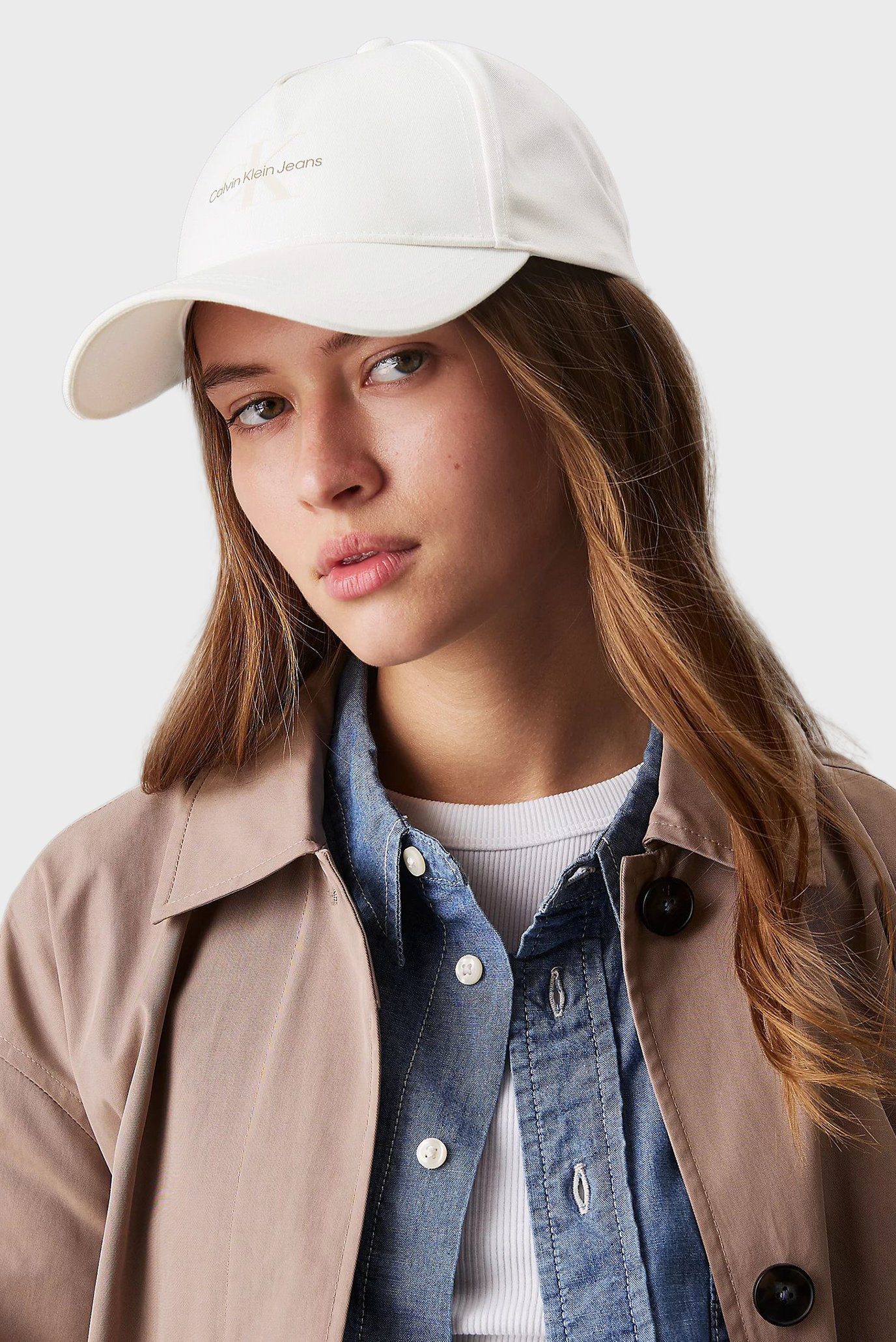 Женская белая кепка MONO LOGO PRINT CAPCalvin Klein Jeans Женская белая кепка MONO LOGO PRINT CAP 2