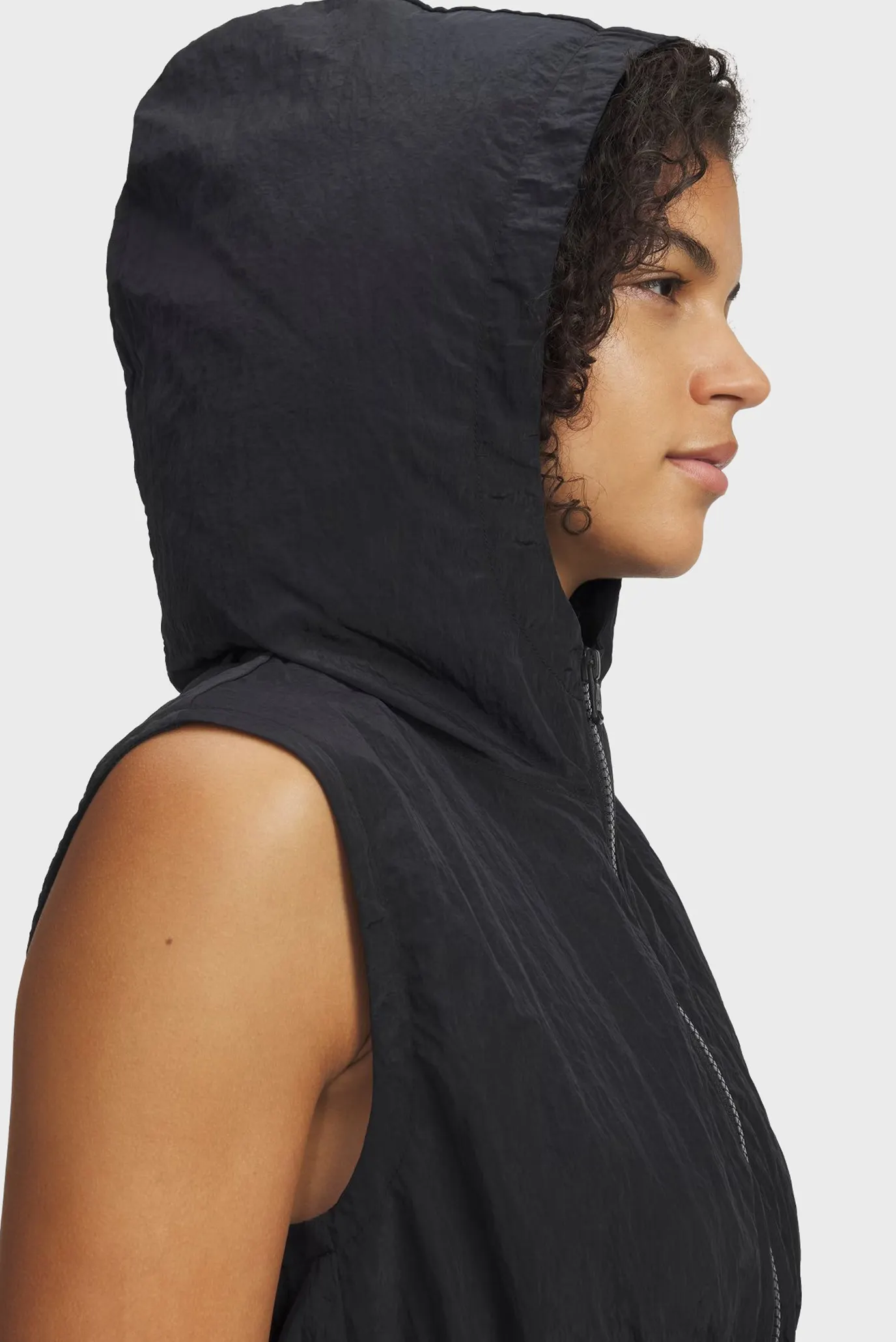 Ветровка UA Rival Woven Ruched Vest-BLK 2