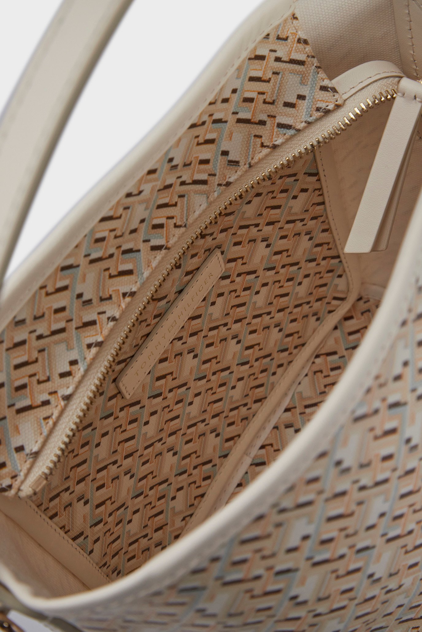 Сумка TH MONOPLAY LEATHER BUCKET MONOTommy Hilfiger Сумка TH MONOPLAY LEATHER BUCKET MONO 2