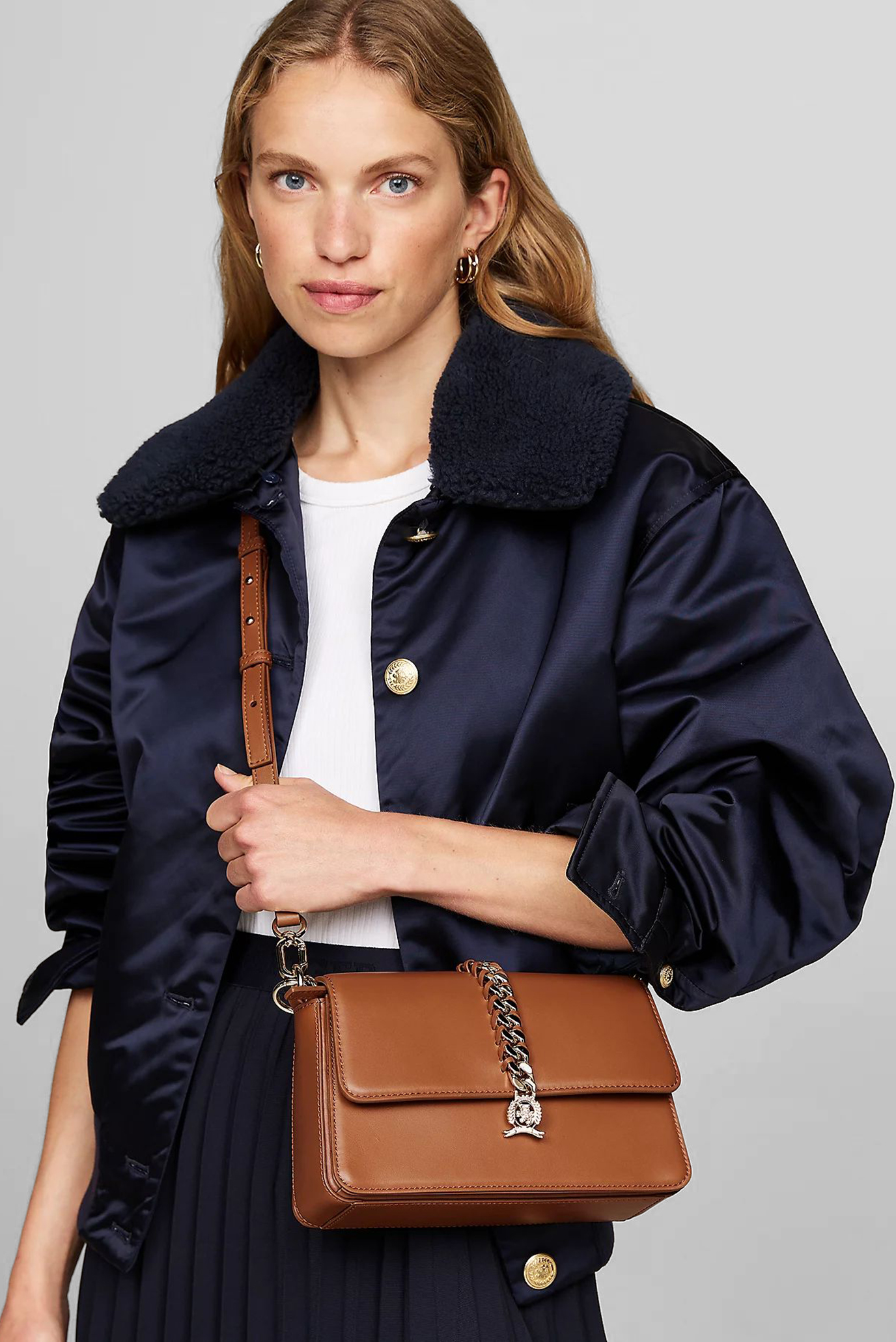 Женская коричневая кожаная сумка LUXE LEATHER CROSSOVERTommy Hilfiger Женская коричневая кожаная сумка LUXE LEATHER CROSSOVER 2